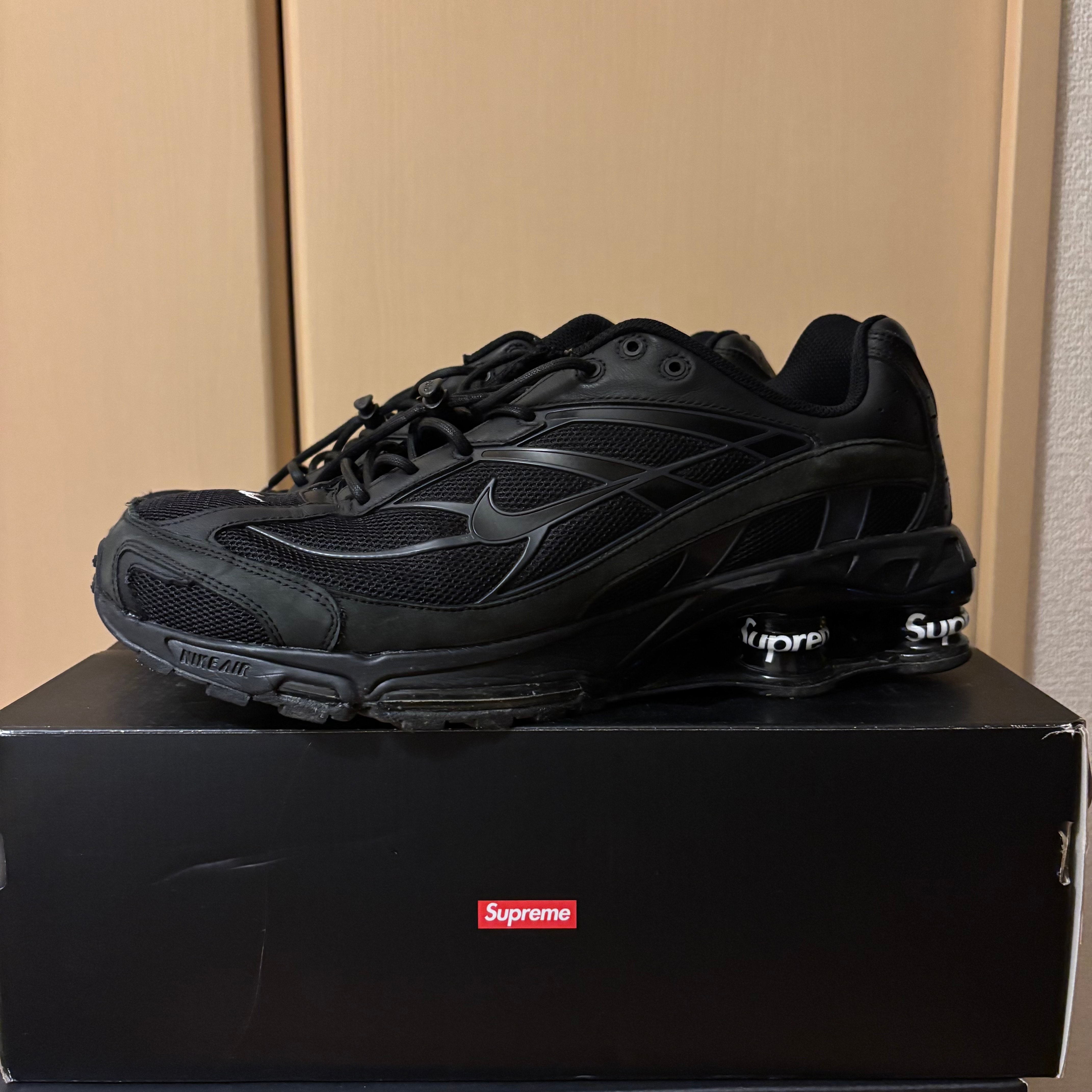 シュプリーム × ナイキ ショックス ライド 2 "ブラック/ブラック ホワイト"