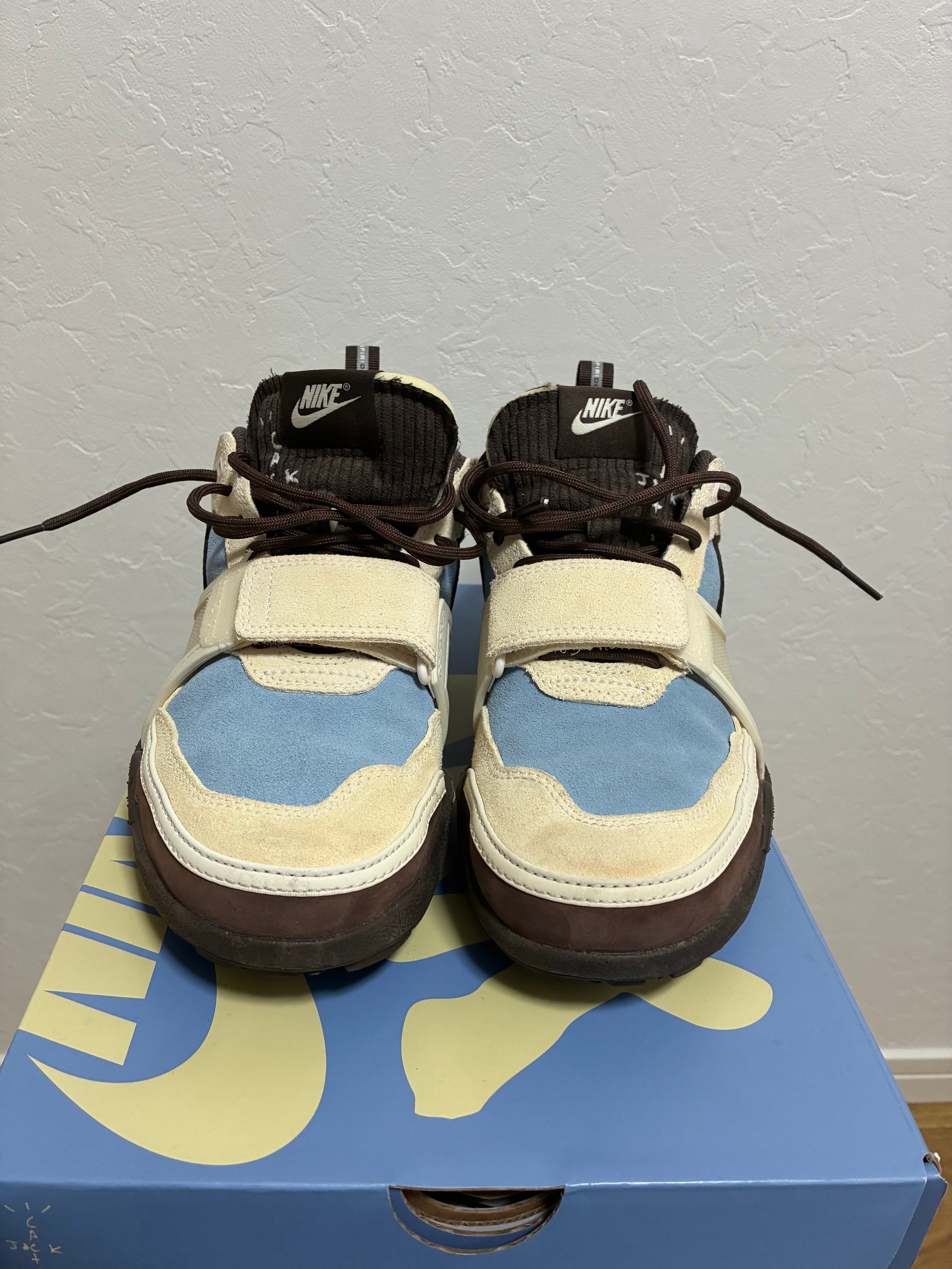 Travis Scott × Nike Zoom Field Jaxx "Pale Ivory and Leche Blue"