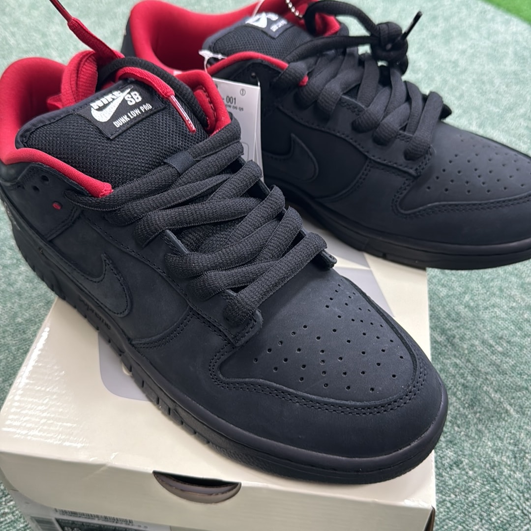 Supreme × Nike SB Dunk Low "Black" (25FW Week2)