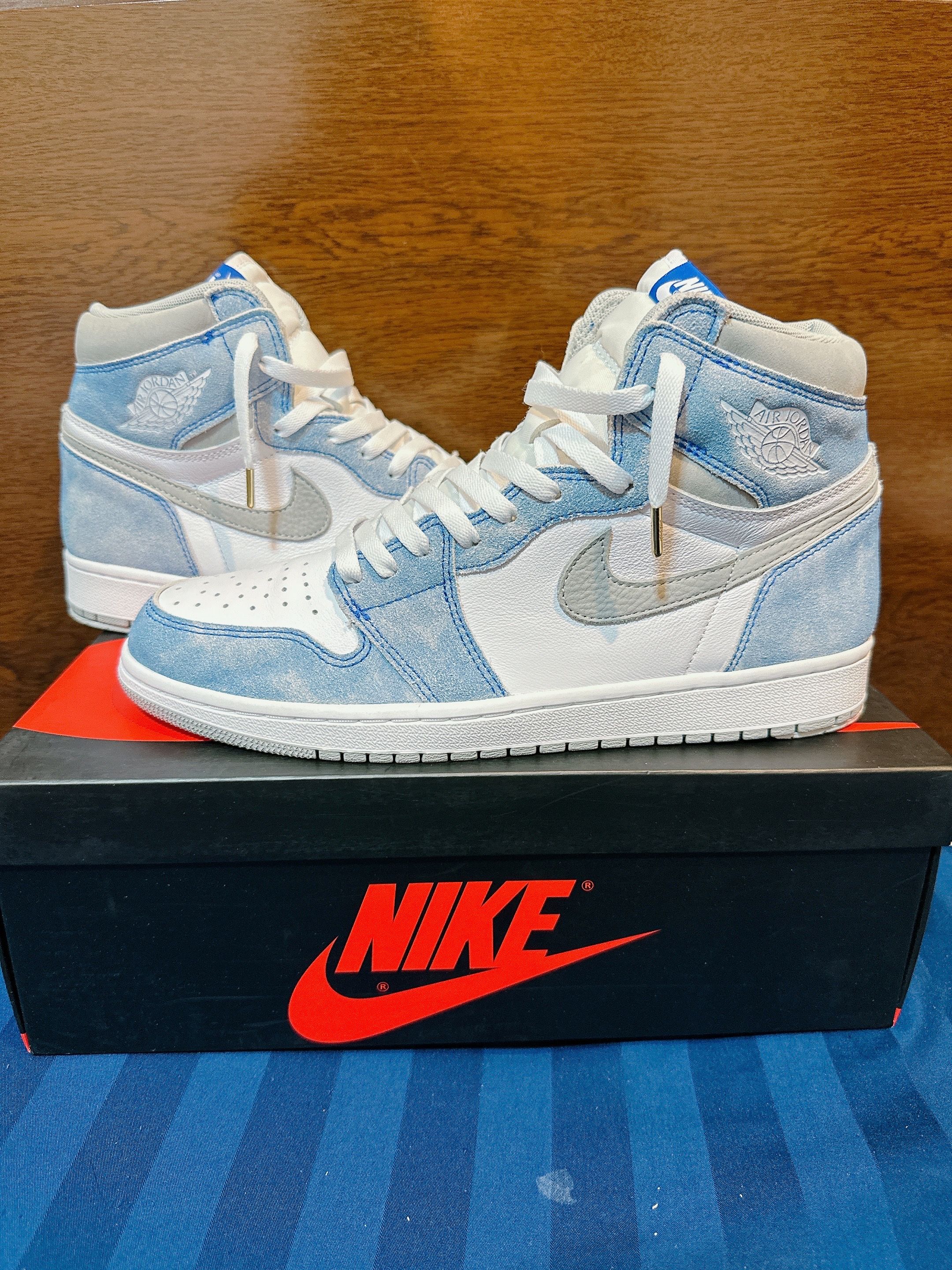 Nike Air Jordan 1 High OG "Hyper Royal"