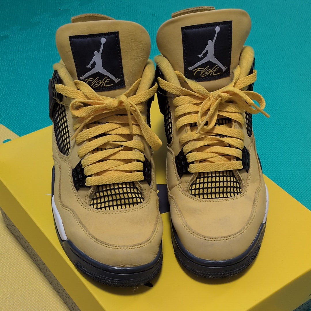 ナイキ エアジョーダン4 "ツアーイエロー"