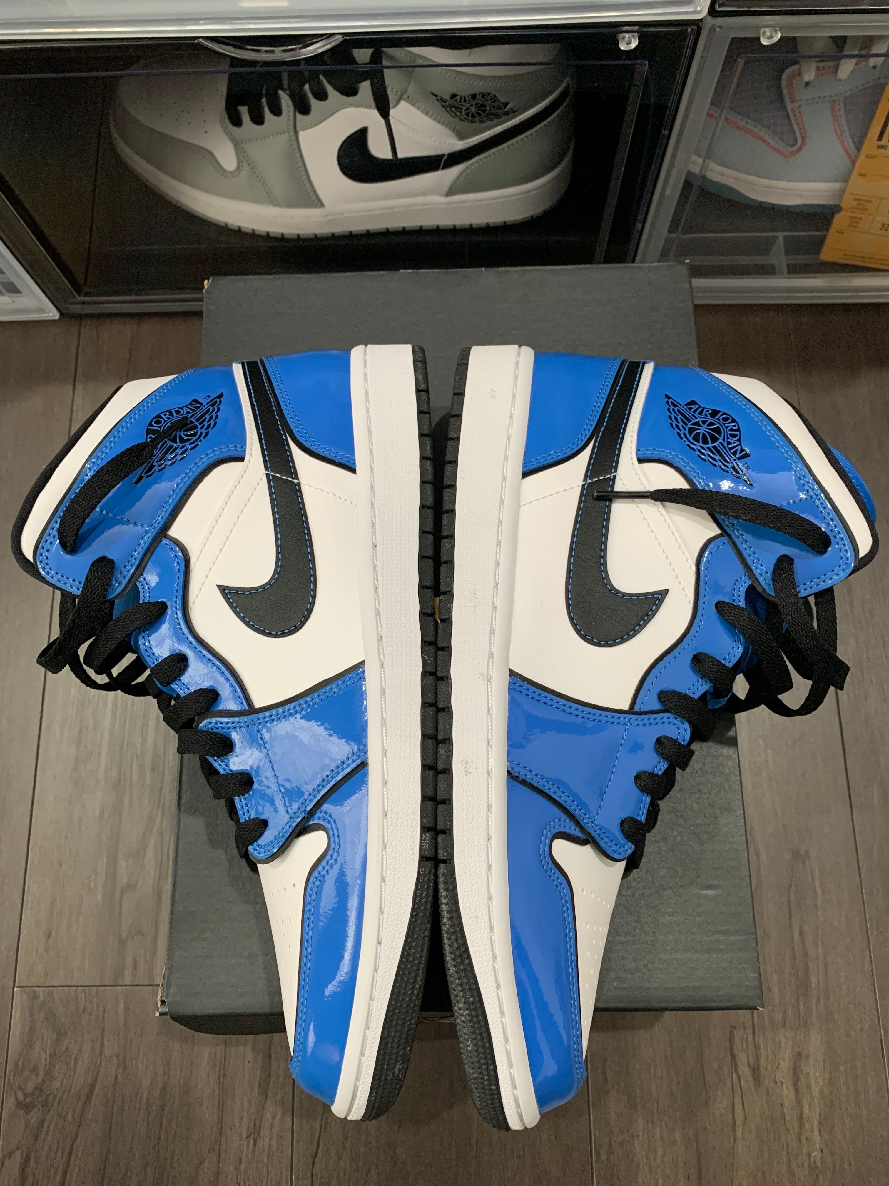 Nike Air Jordan 1 Mid SE "Signal Blue"