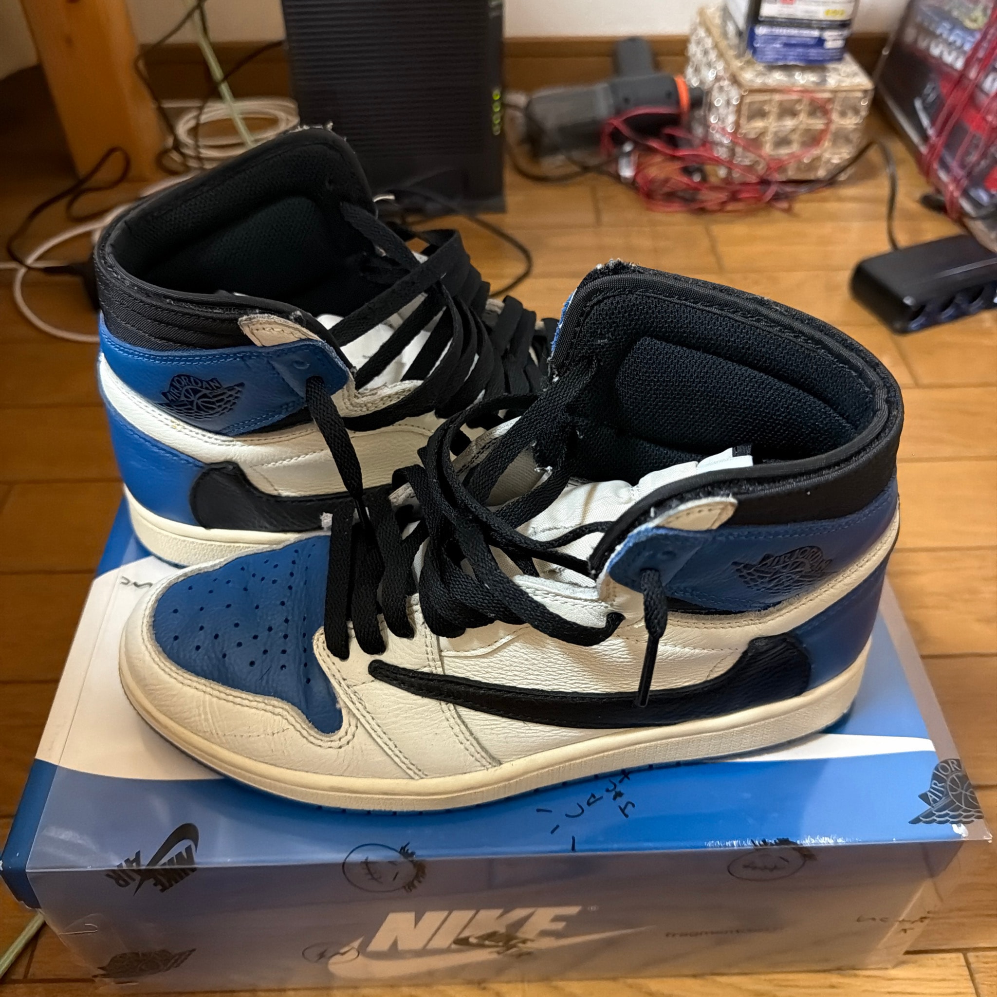 トラヴィススコット × フラグメントデザイン × ナイキ エアジョーダン1