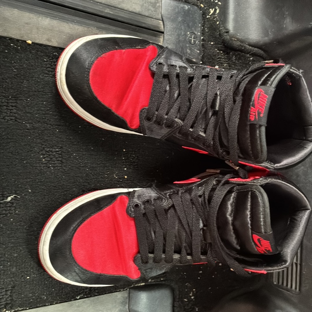 Nike Women's Air Jordan 1 Retro High OG "Satin Bred"