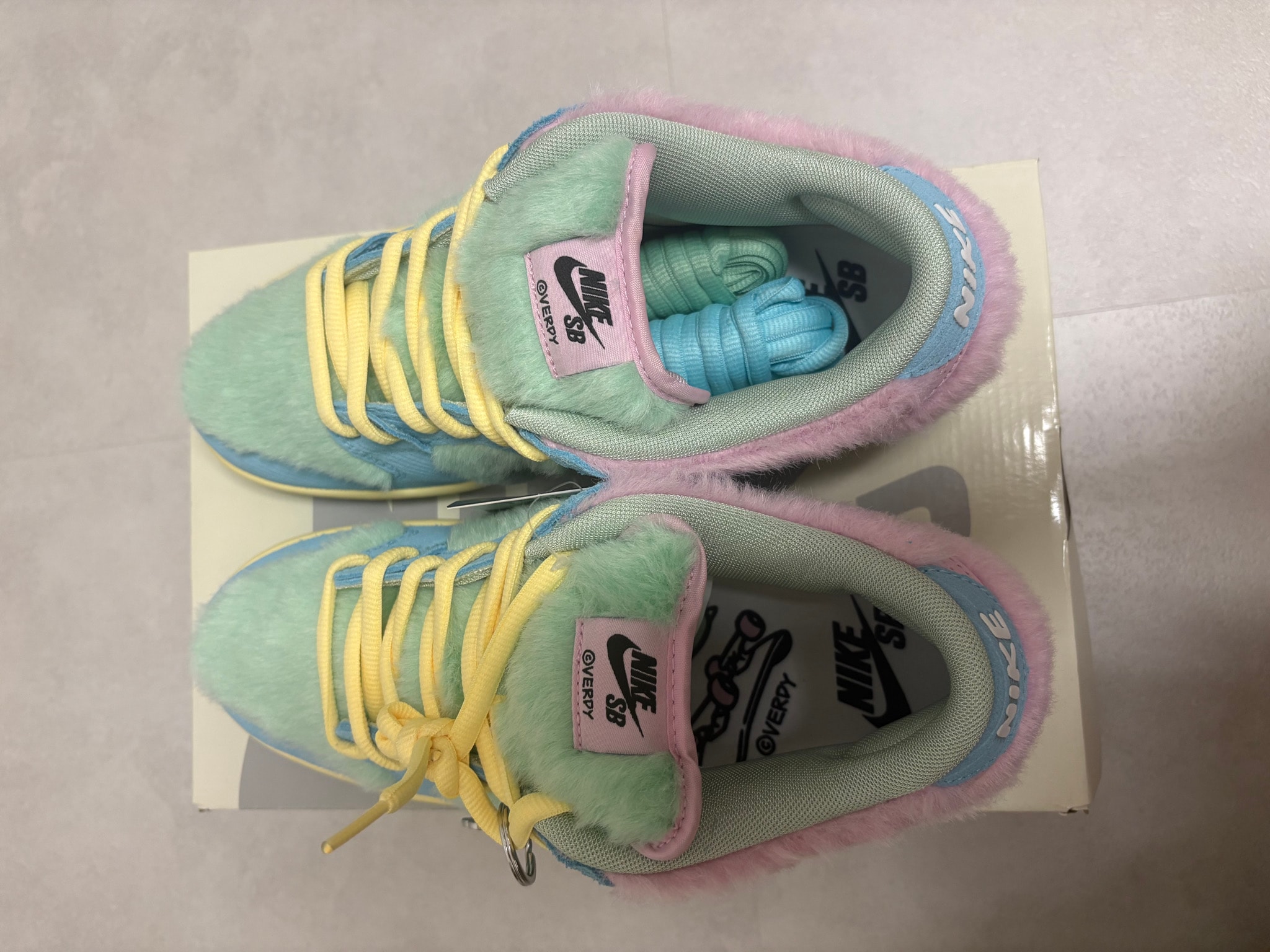 VERDY × Nike SB Dunk Low Pro QS "Visty/Blue Gaze and Enamel Green"