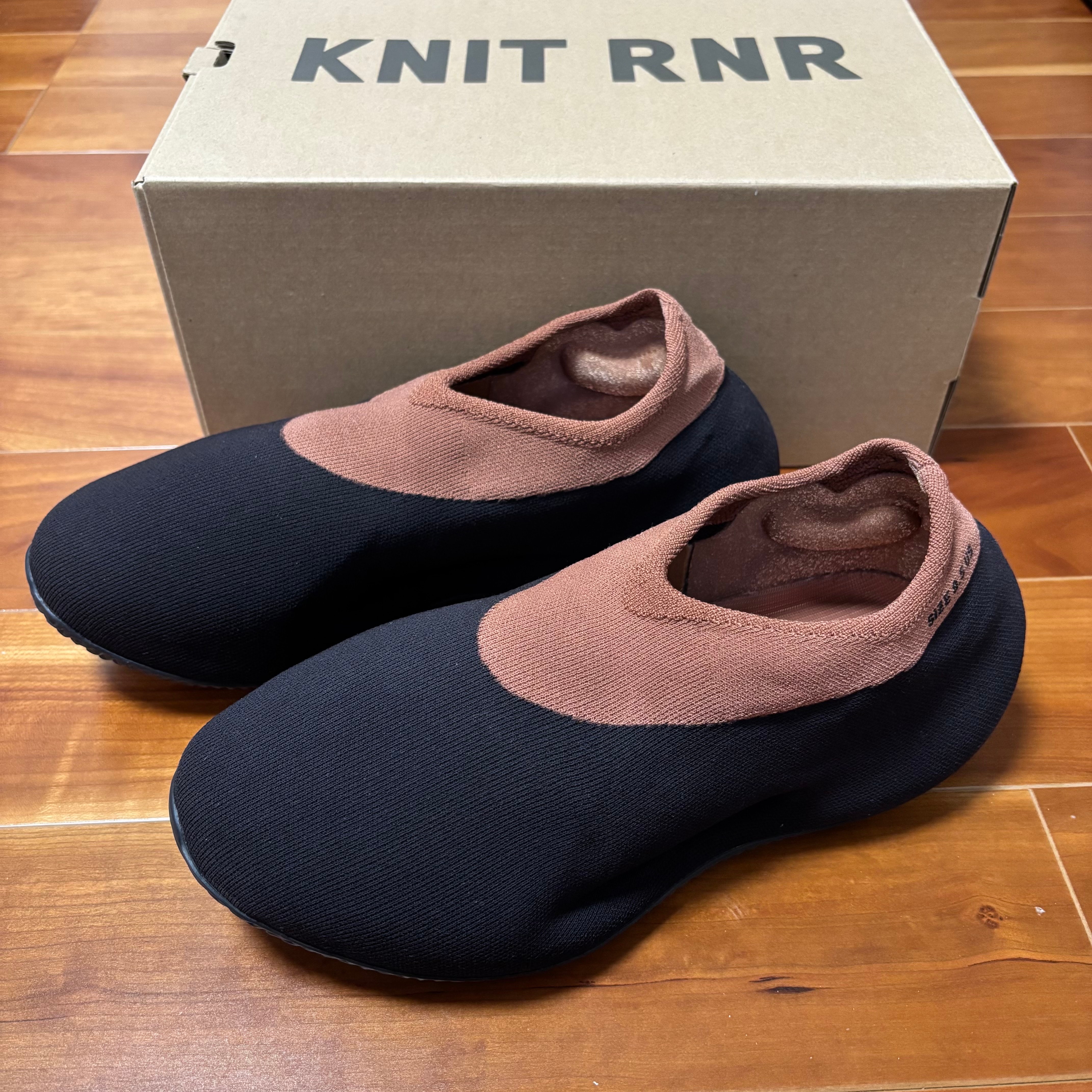 アディダス イージー ニット ランナー "ストーンカーボン"