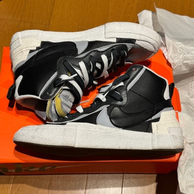 sacai × NIKE BLAZER MID "BLACK/WOLF GREY/WHITE"