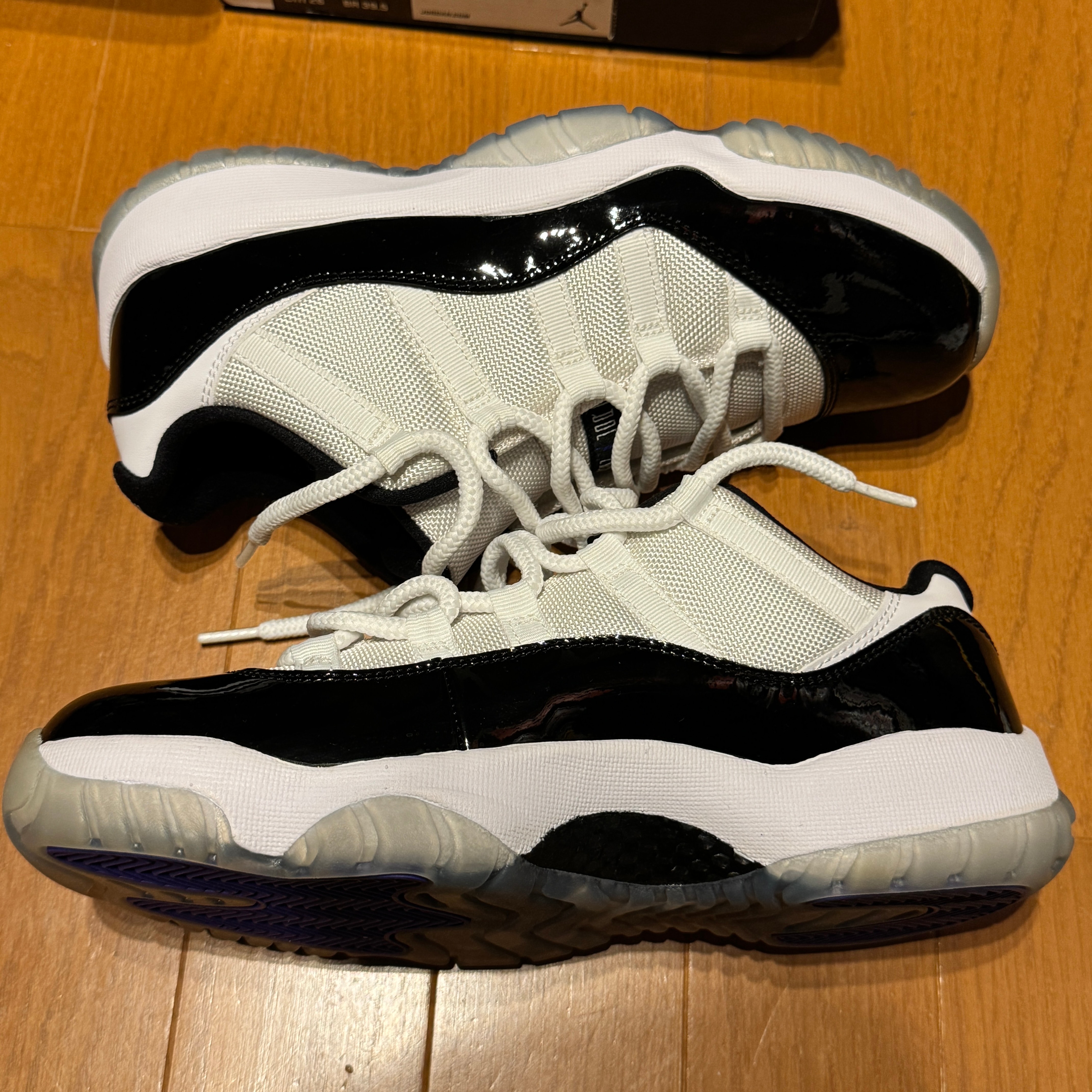 Nike Air Jordan 11 Retro Low "Concord"