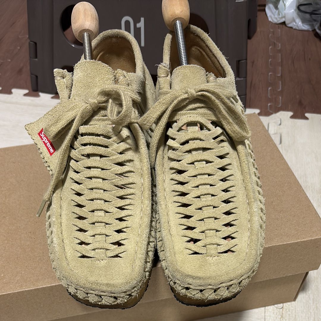 CLARKS × SUPREME WALLABEE "BEIGE"