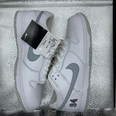 Supreme × Nike SB Dunk Low "White/Metallic Silver" (25FW Week2)