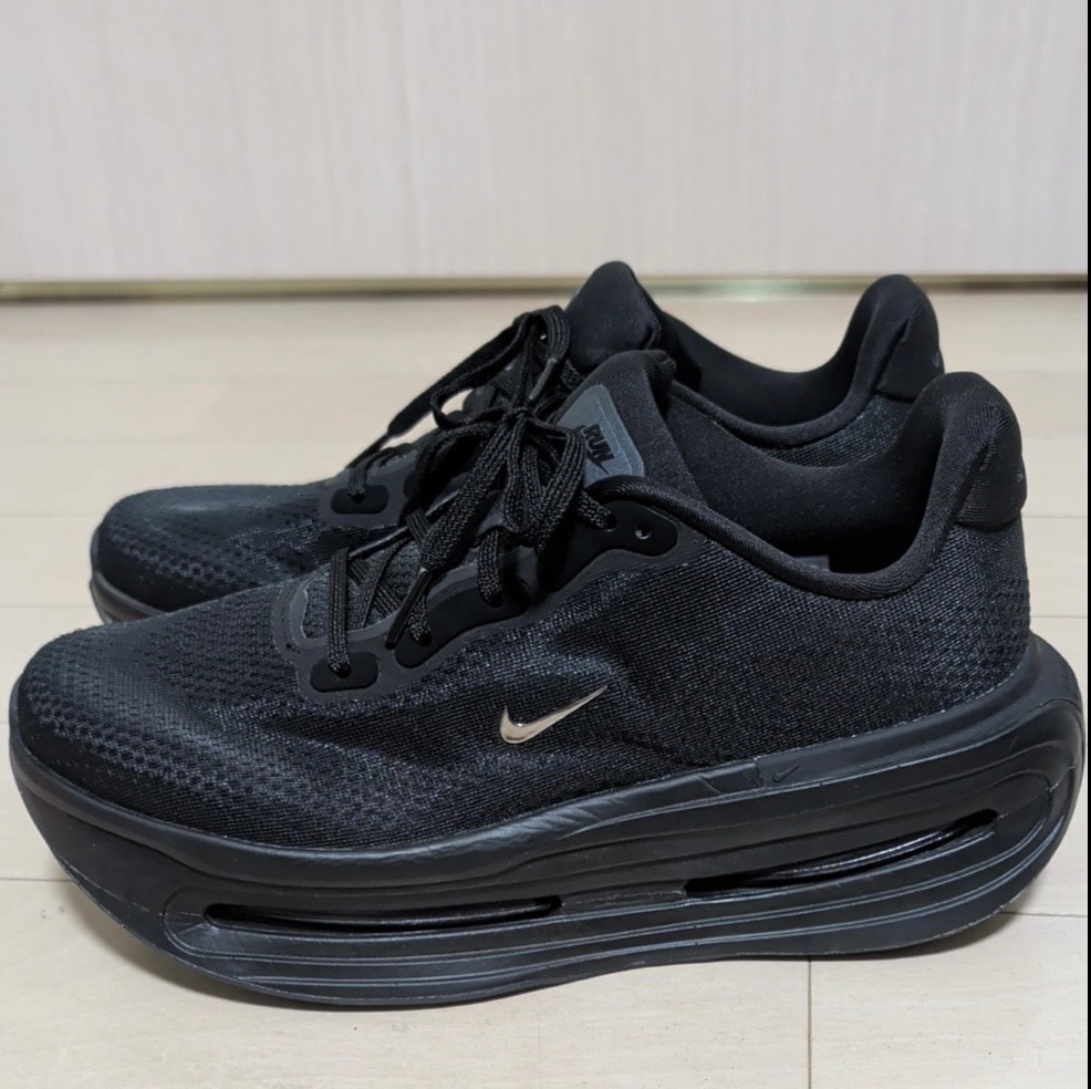 Nike Vomero Premium "Chrome Mini Swoosh/Black"