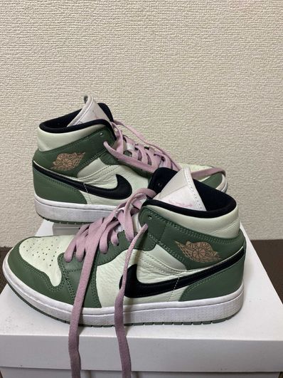 NIKE Women's AIR JORDAN 1 MID SE "DUTCH GREEN"
