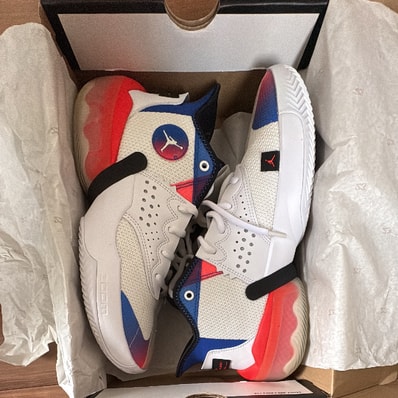 Nike Jordan React Elevation "White/Black/Hyper Royal/Infrared"