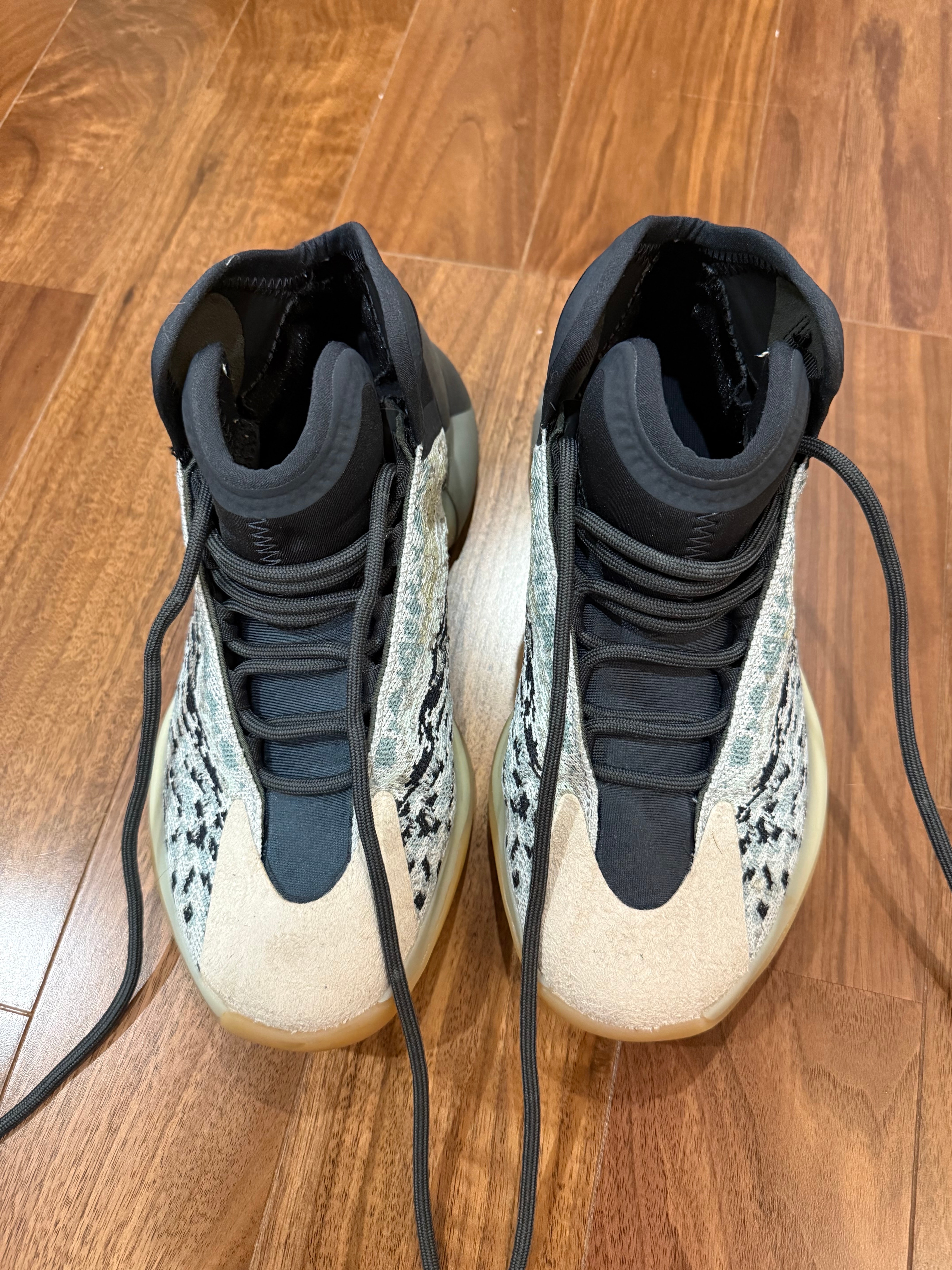 アディダス イージークォンタム "シーティール"