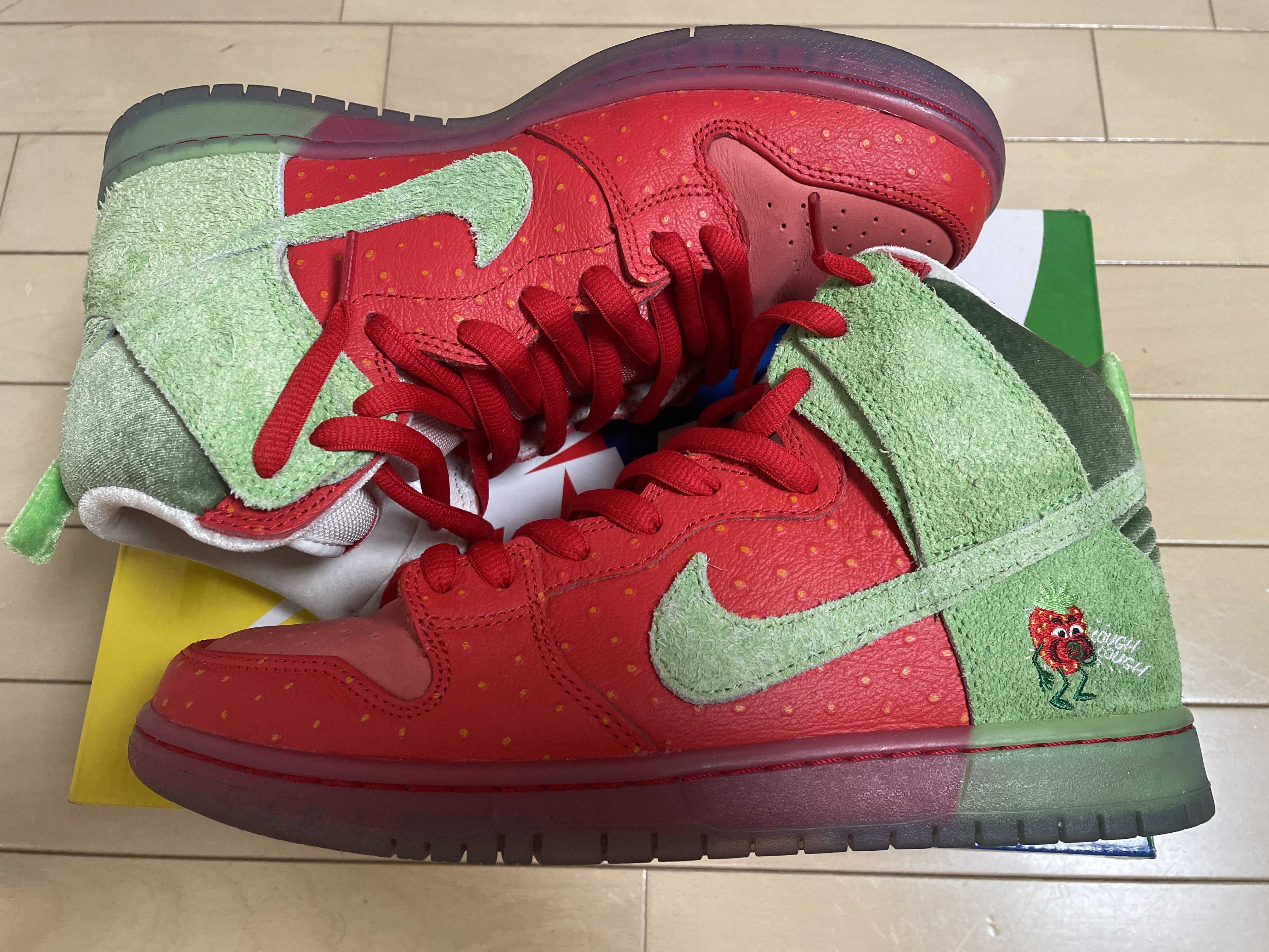 Nike SB Dunk High "Strawberry Cough"