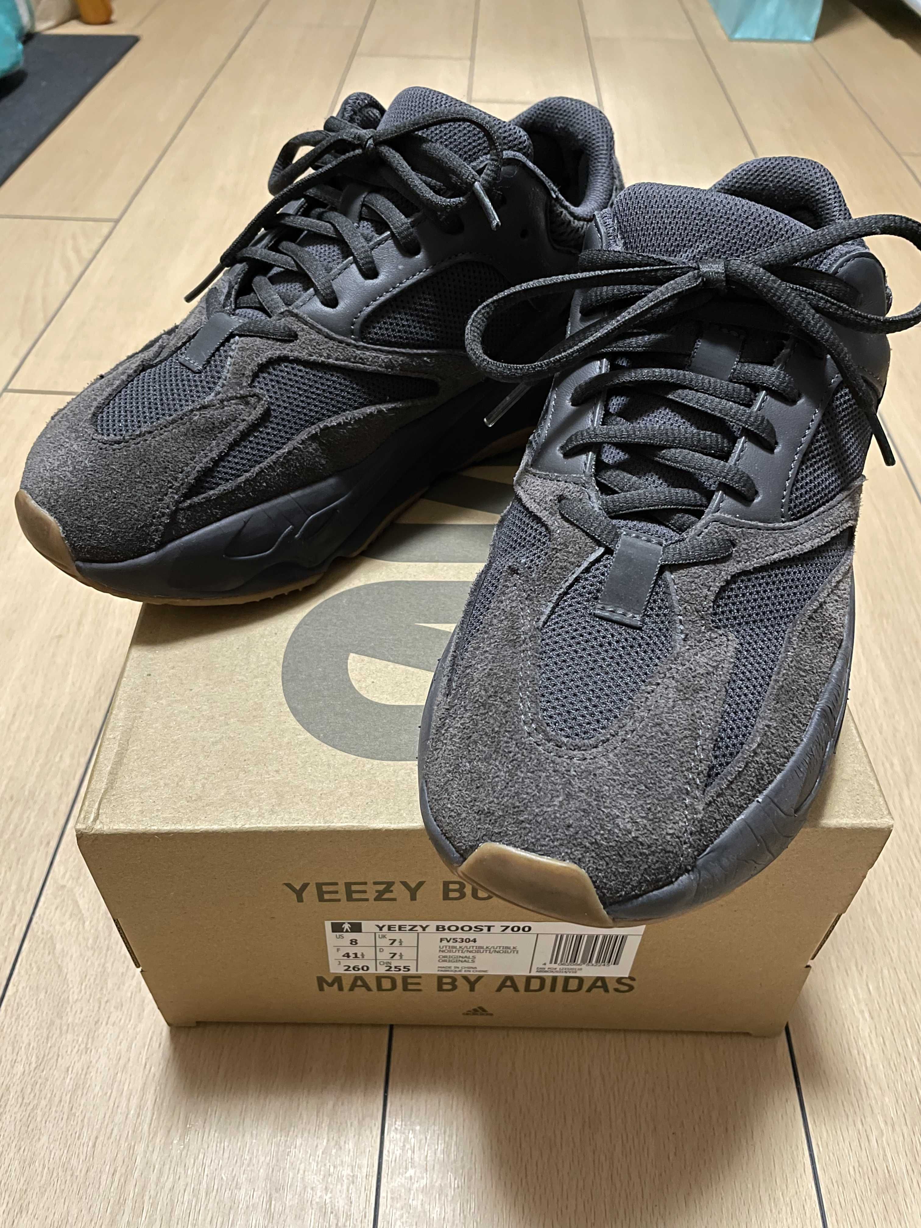 adidas YEEZY Boost 700 "Utility Black"