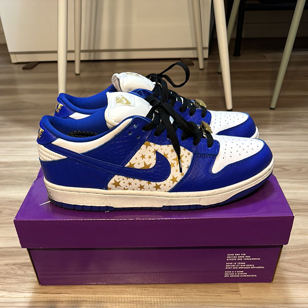 Supreme × Nike SB Dunk Low OG QS Gold Stars "White/Hyper Blue"