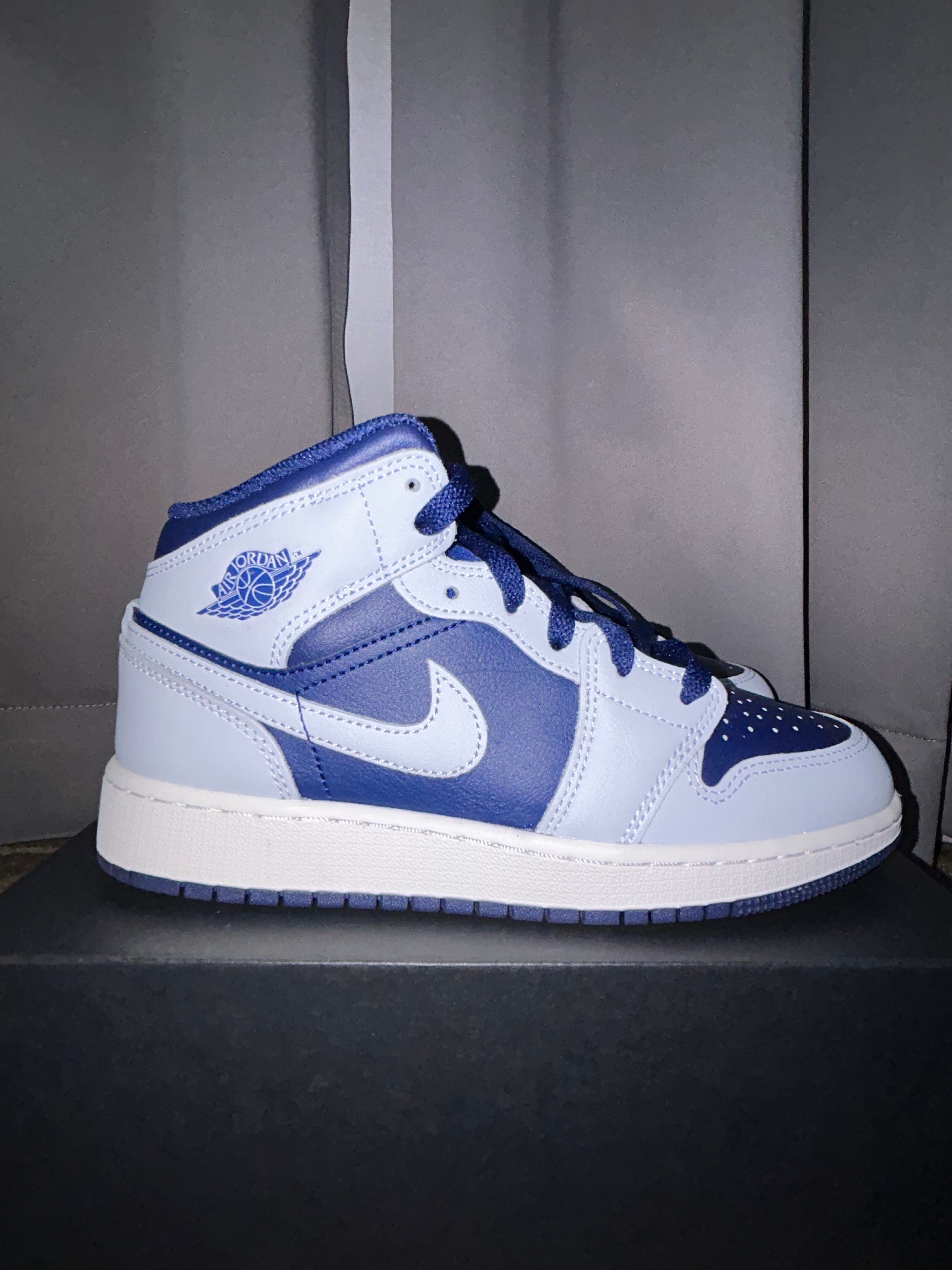 Nike GS Air Jordan 1 Mid "Blue Void/Summit White/Hot Lava/Pure Platinum"