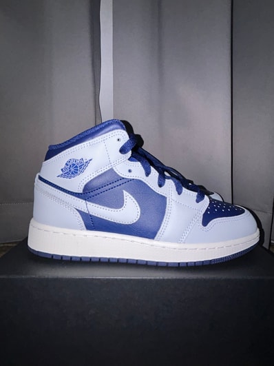 Nike GS Air Jordan 1 Mid "Blue Void/Summit White/Hot Lava/Pure Platinum"