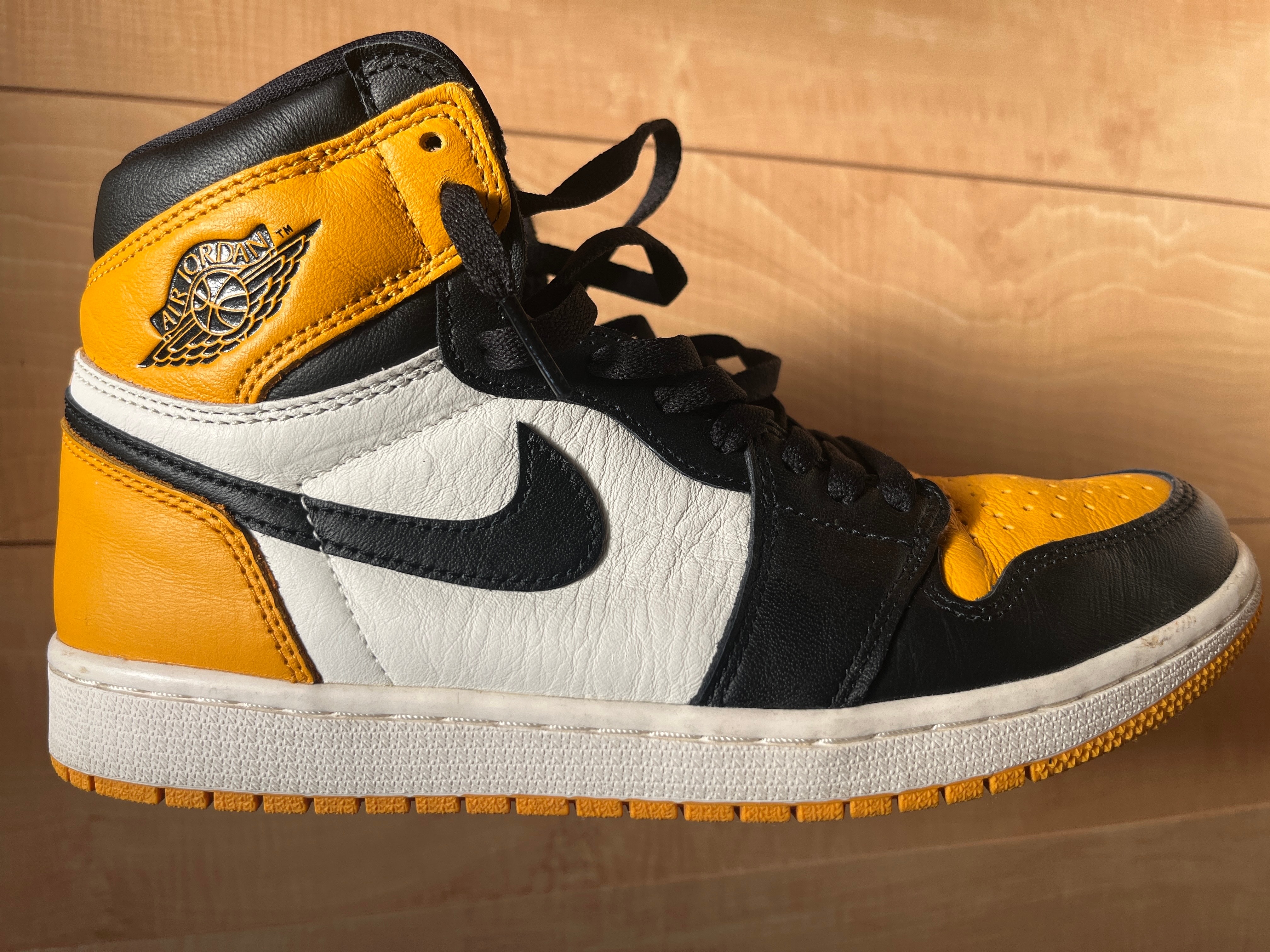 Nike Air Jordan 1 Retro High OG "Taxi"