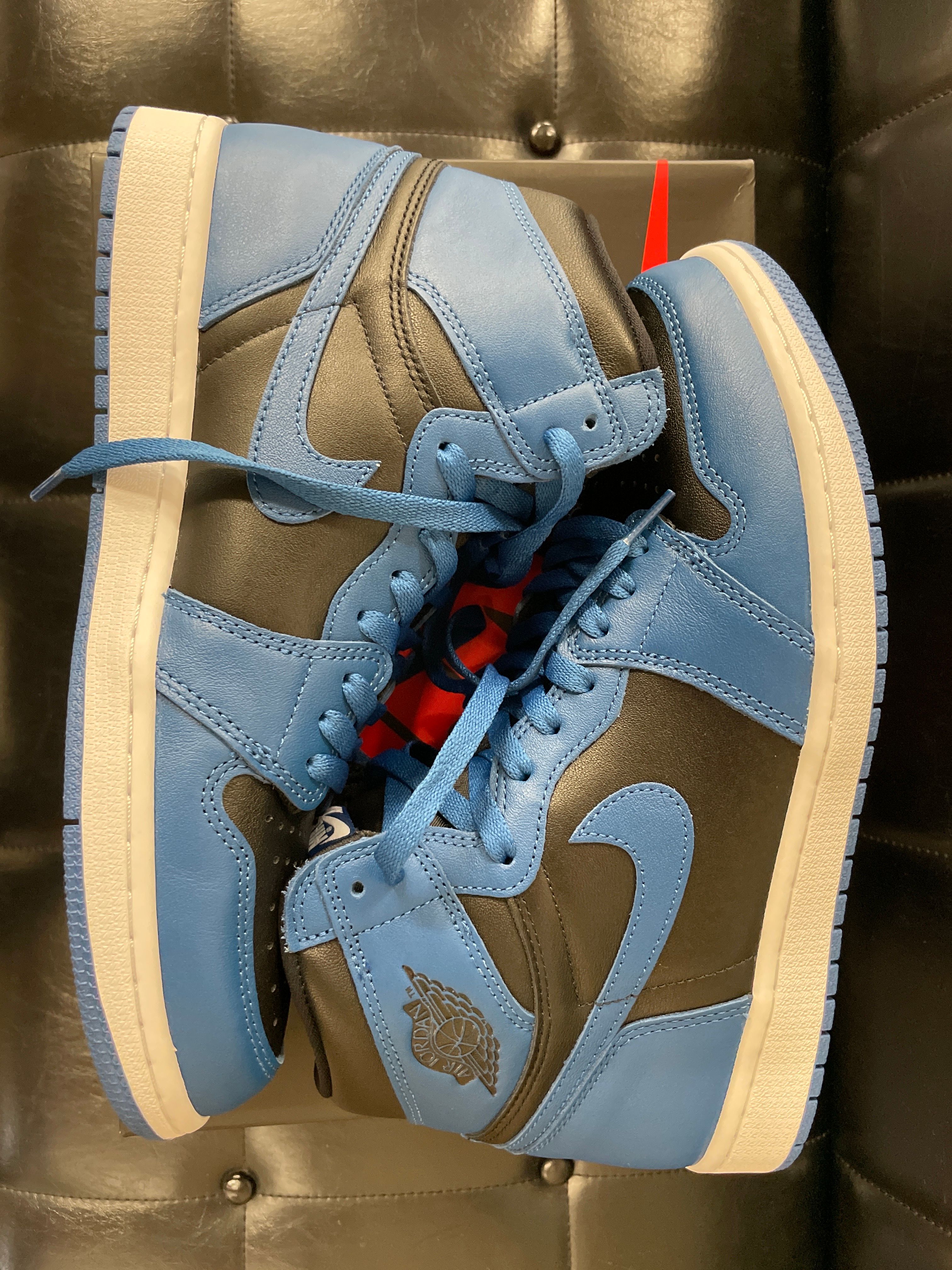Nike Air Jordan 1 Retro High OG "Dark Marina Blue"