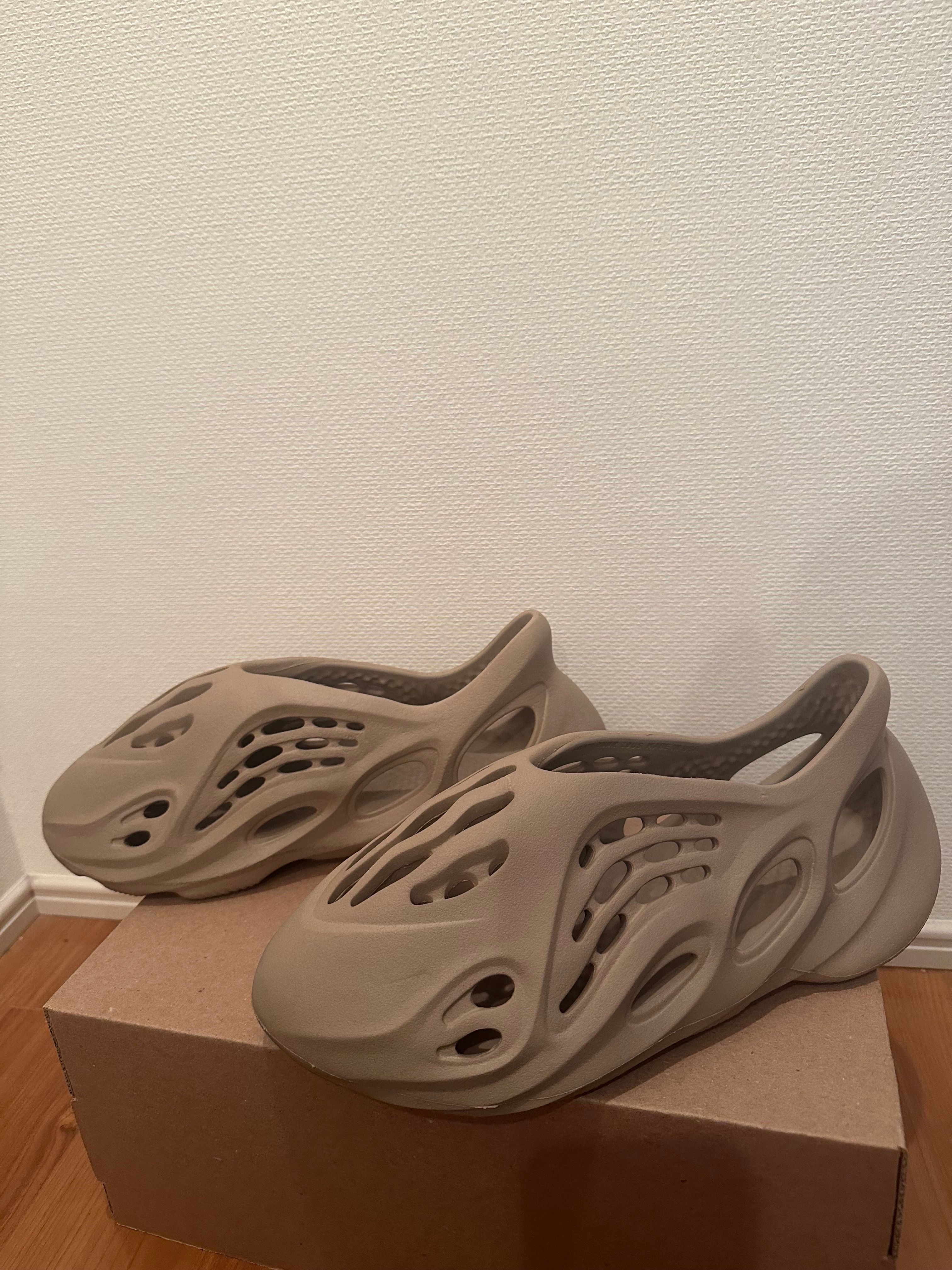 adidas YEEZY Foam Runner "Mist"