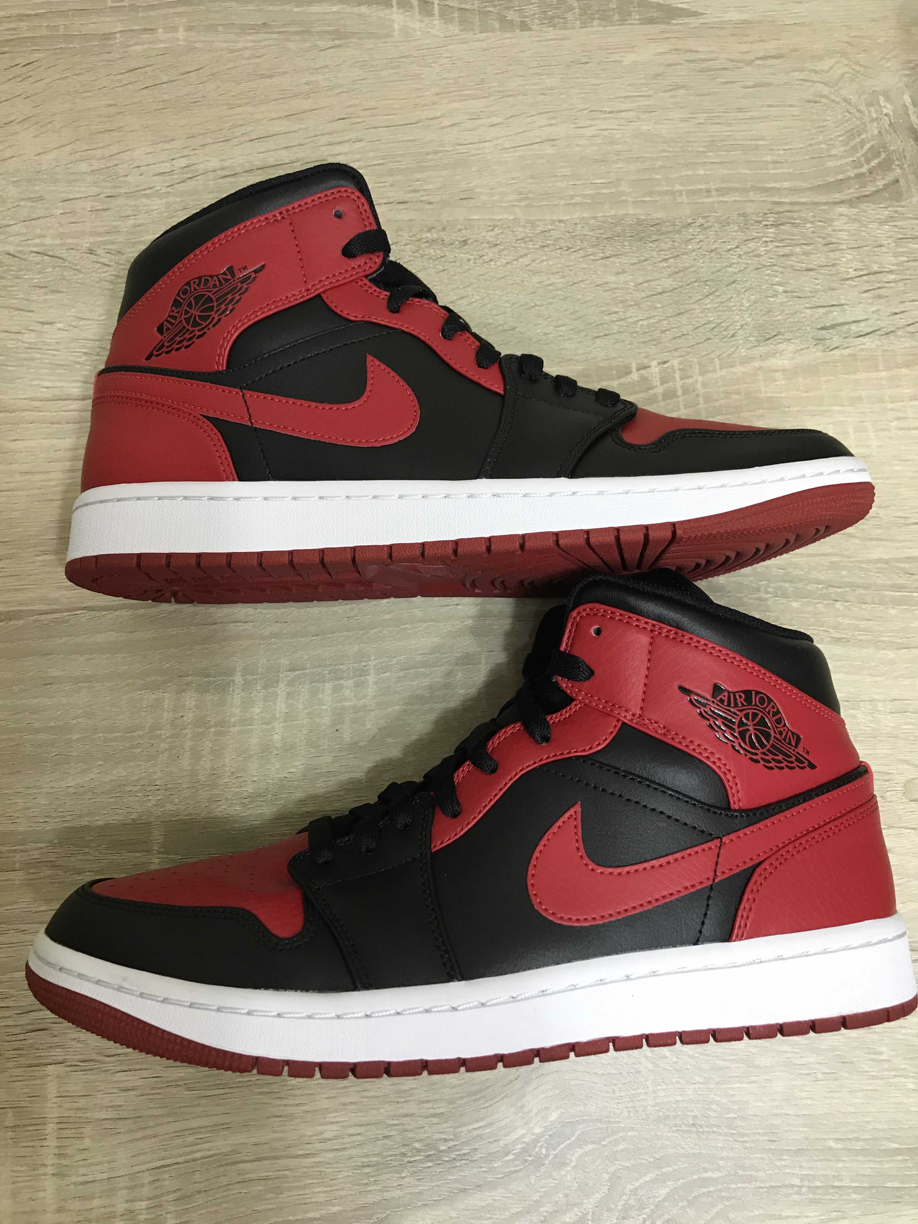 Nike Air Jordan 1 Mid "Bred"