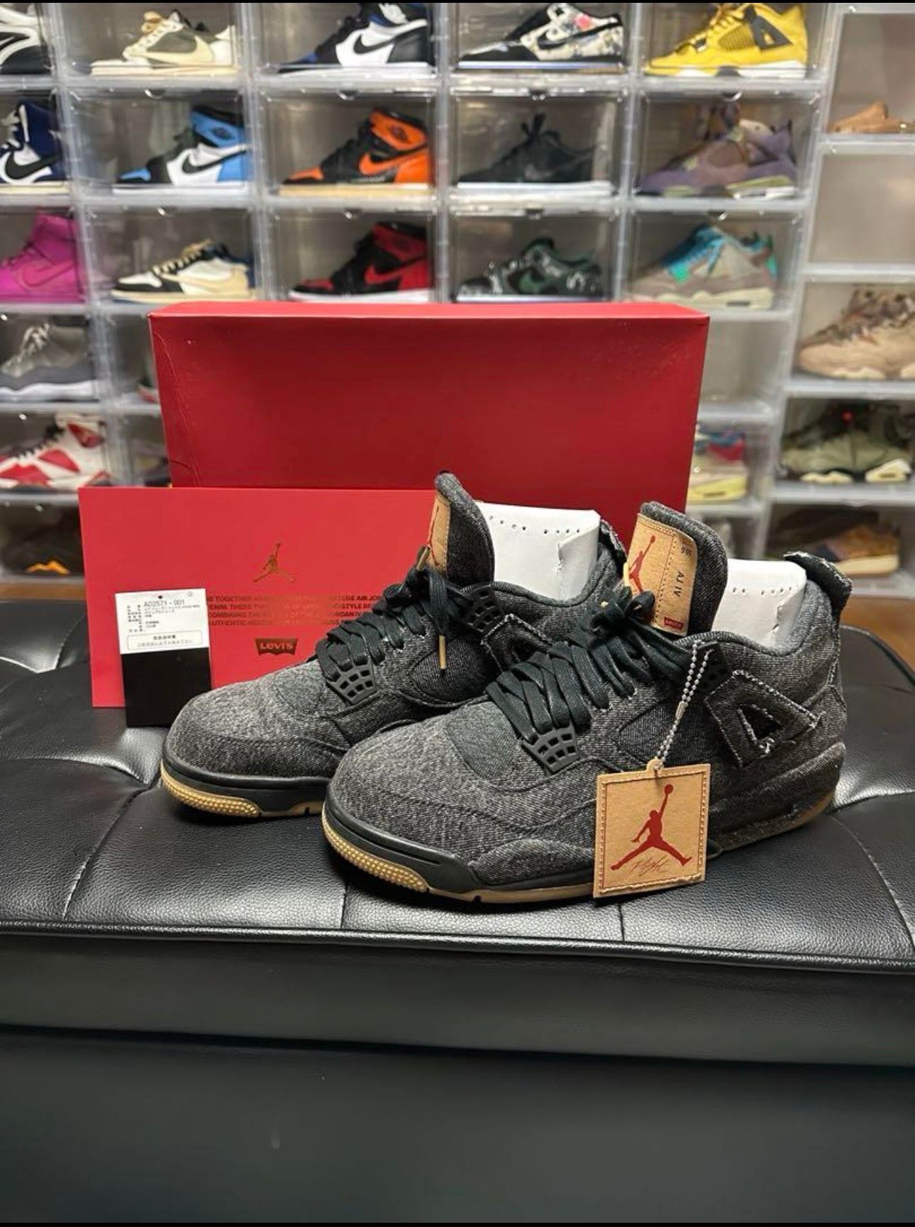 Nike × Levi's Air Jordan 4 "Black Denim" (Tag: LEVIS®)