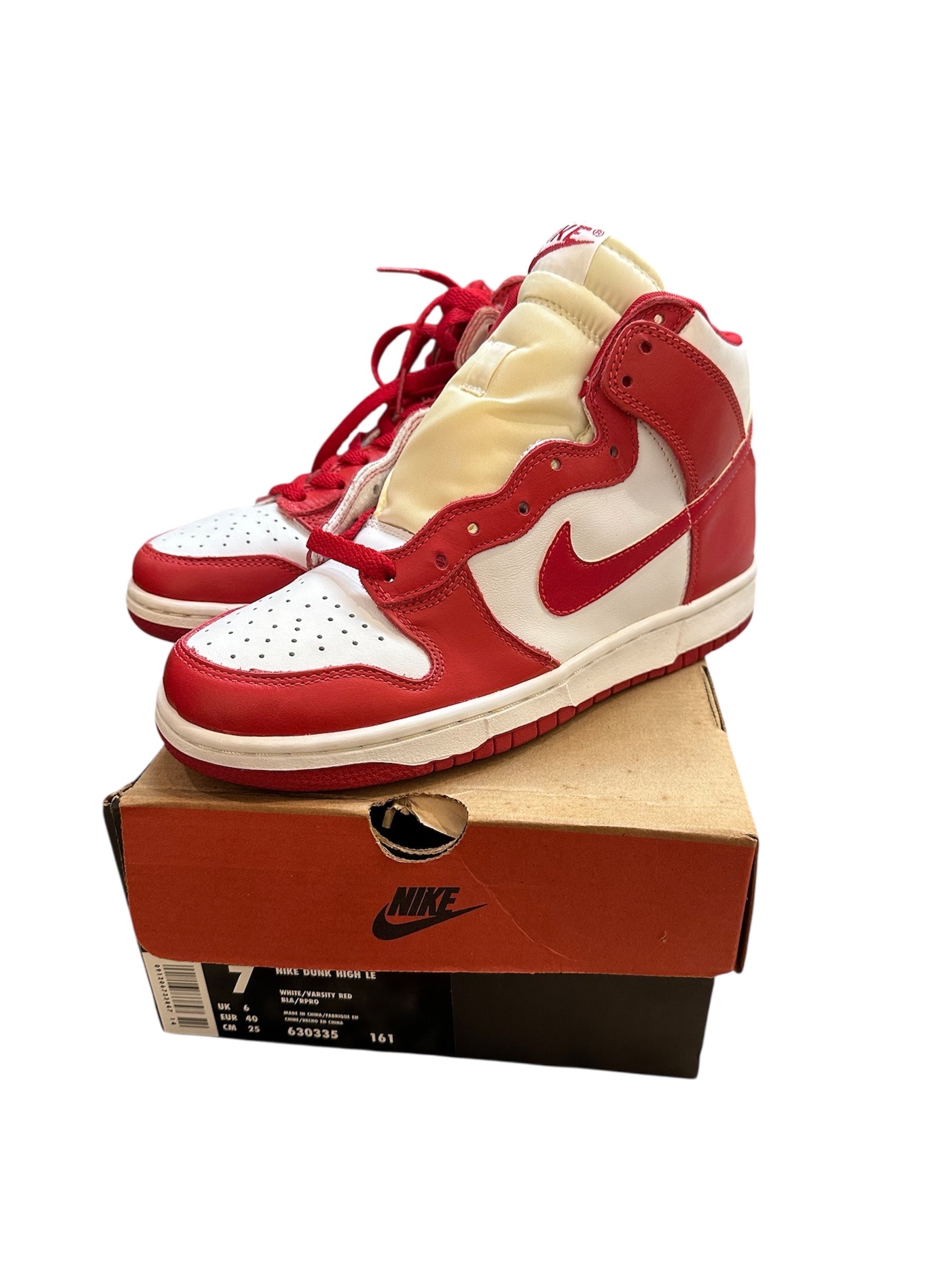 Nike Dunk High LE "White/Varsity Red"