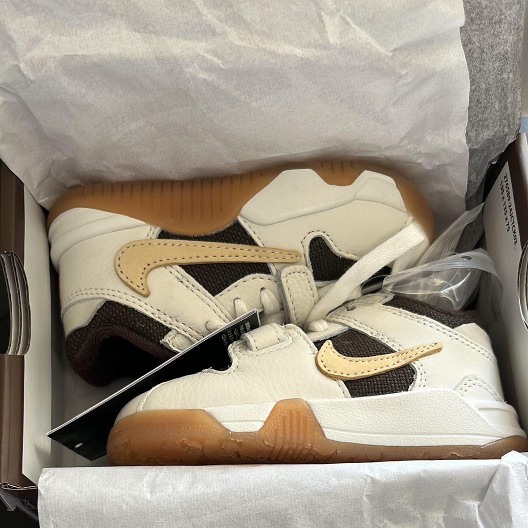 トラヴィススコット × ナイキ TD ジョーダン ジャンプマン