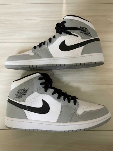 Nike Air Jordan 1 Mid "Light Smoke Grey/White/Black"