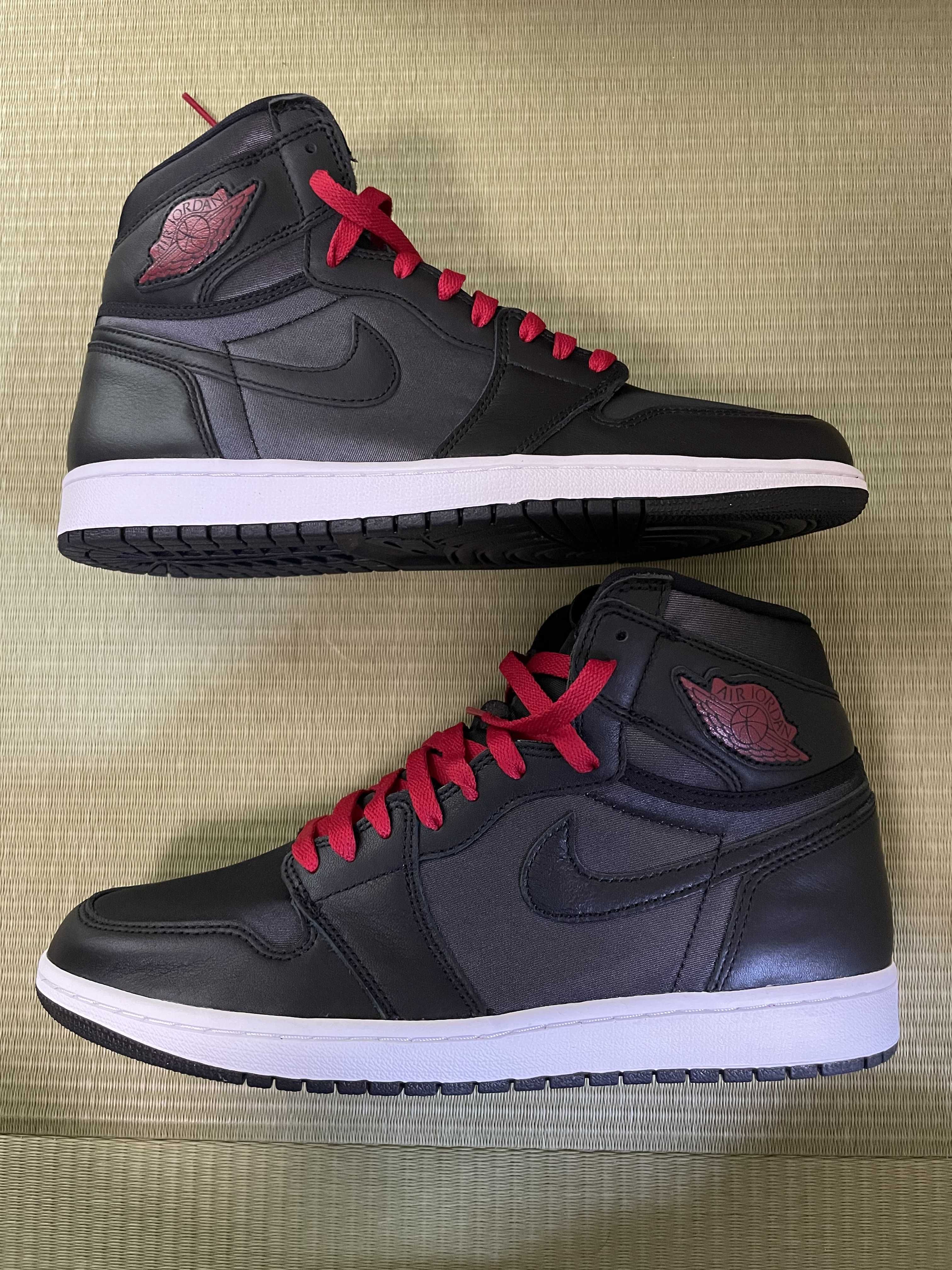 Nike Air Jordan 1 Retro High OG "Black/Metallic Silver/Gym Red"