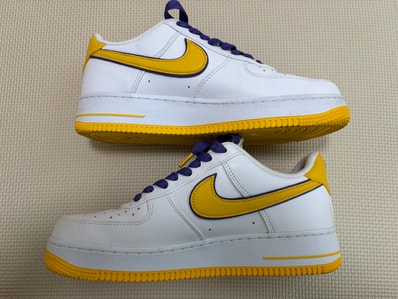 Kobe Bryant × Nike Air Force 1 Low Retro QS "Varsity Maize and Varsity Purple"