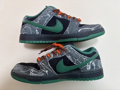 There Skateboards × Nike SB Dunk Low Pro "Anthracite and Gorge Green"