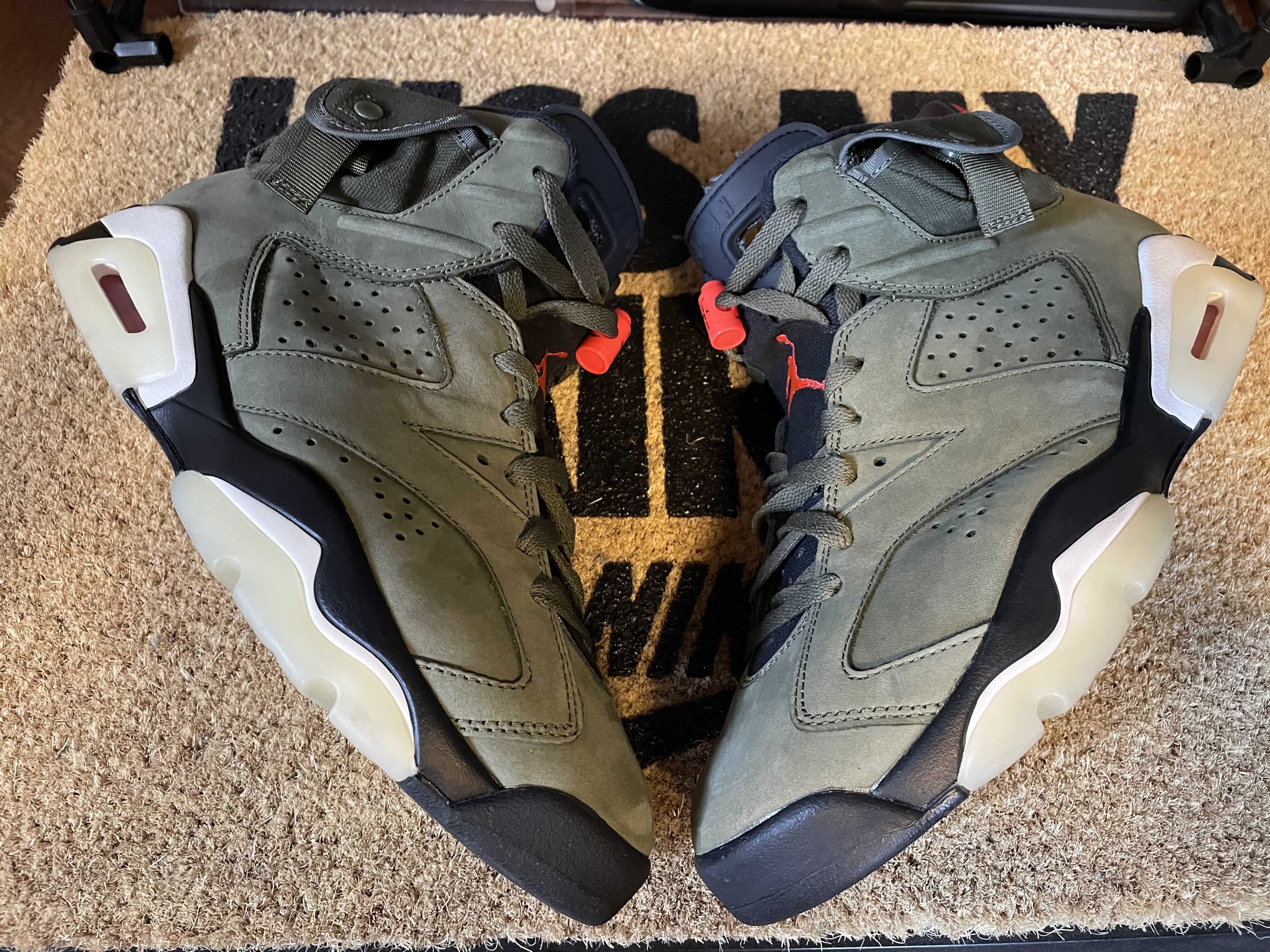 Travis Scott × Nike Air Jordan 6 Retro "Medium Olive"