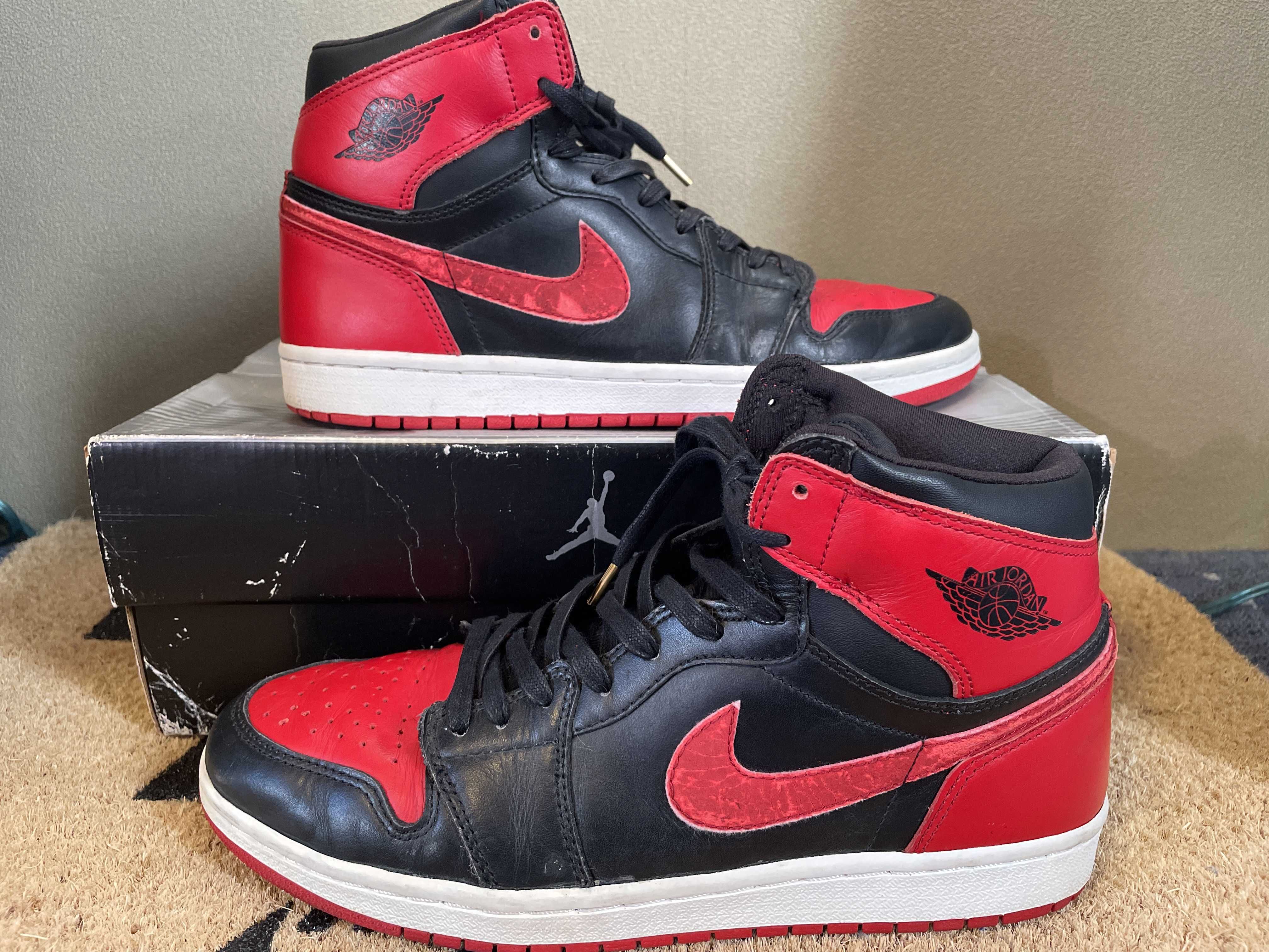 Nike Air Jordan 1 Retro High OG "Bred/Banned" (2016)