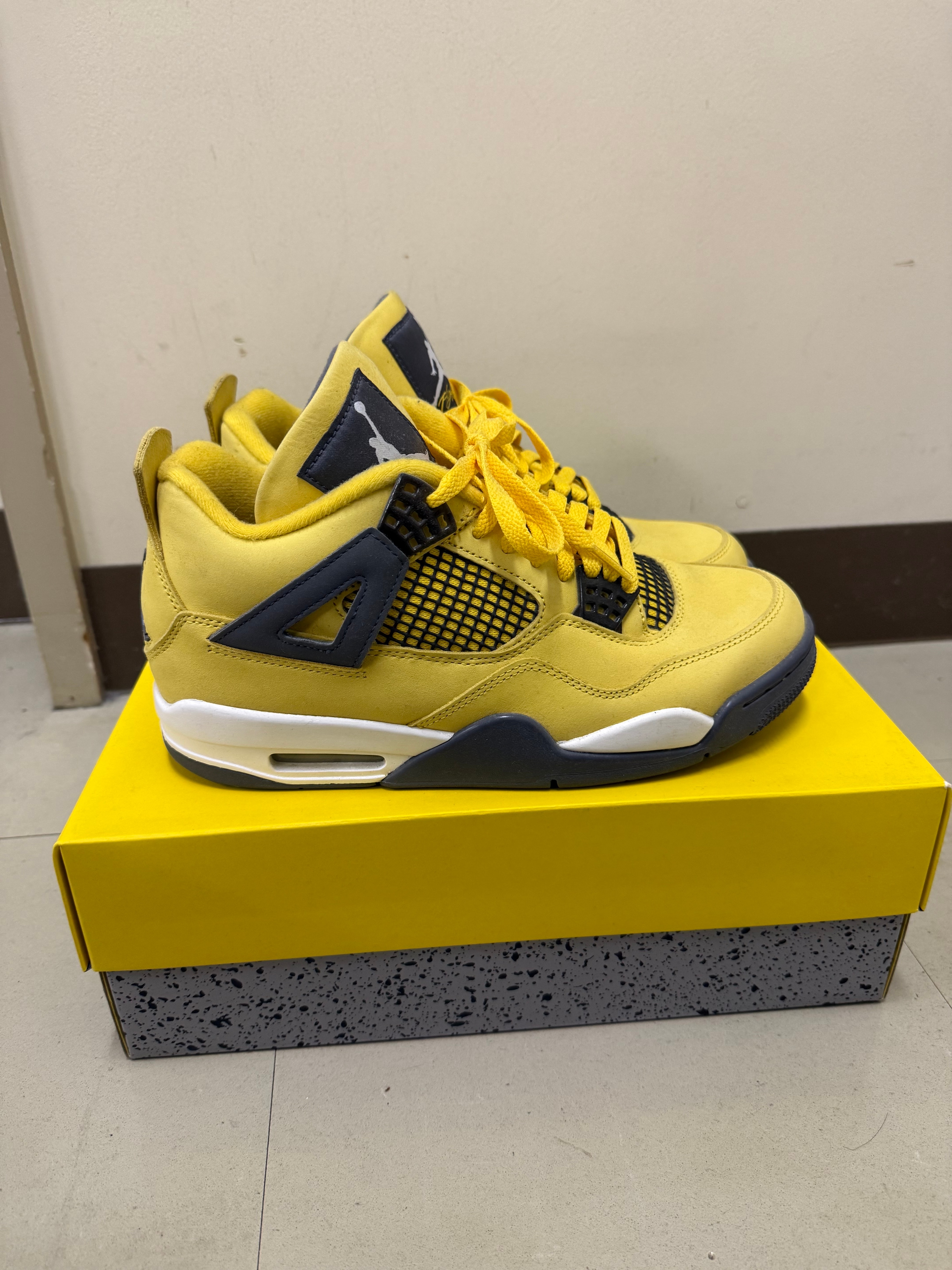 Nike Air Jordan 4 "Tour Yellow"