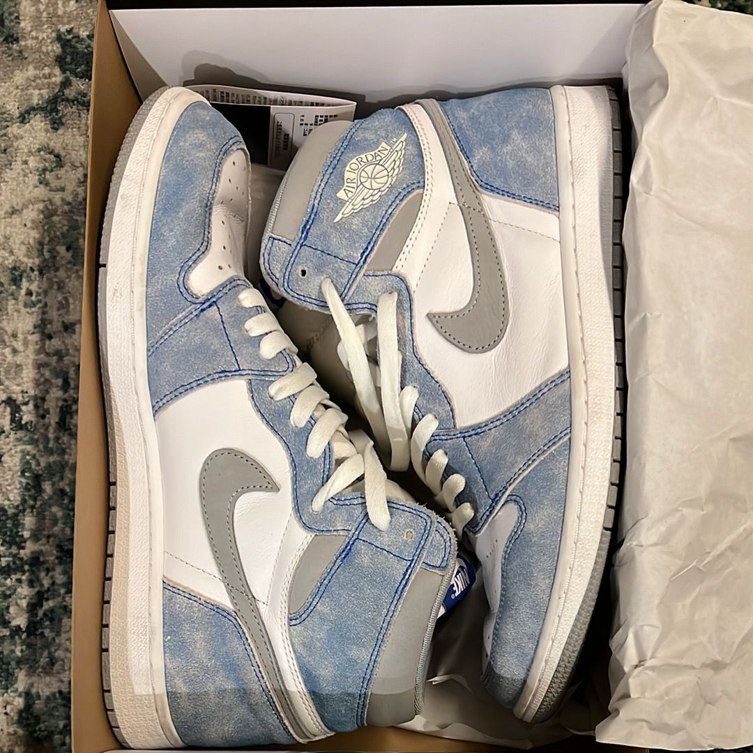 Nike Air Jordan 1 High OG "Hyper Royal"