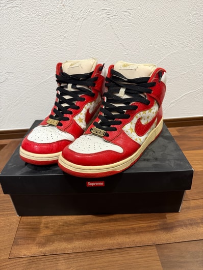 Supreme × Nike SB Dunk High "Red Stars"