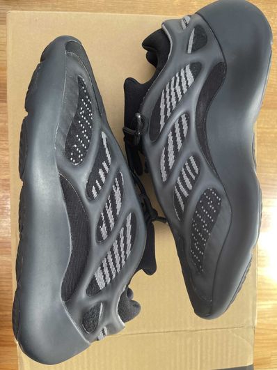 adidas YEEZY 700V3 "Alvah"