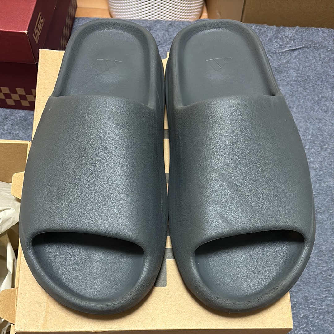 adidas YEEZY Slide "Slate Grey"