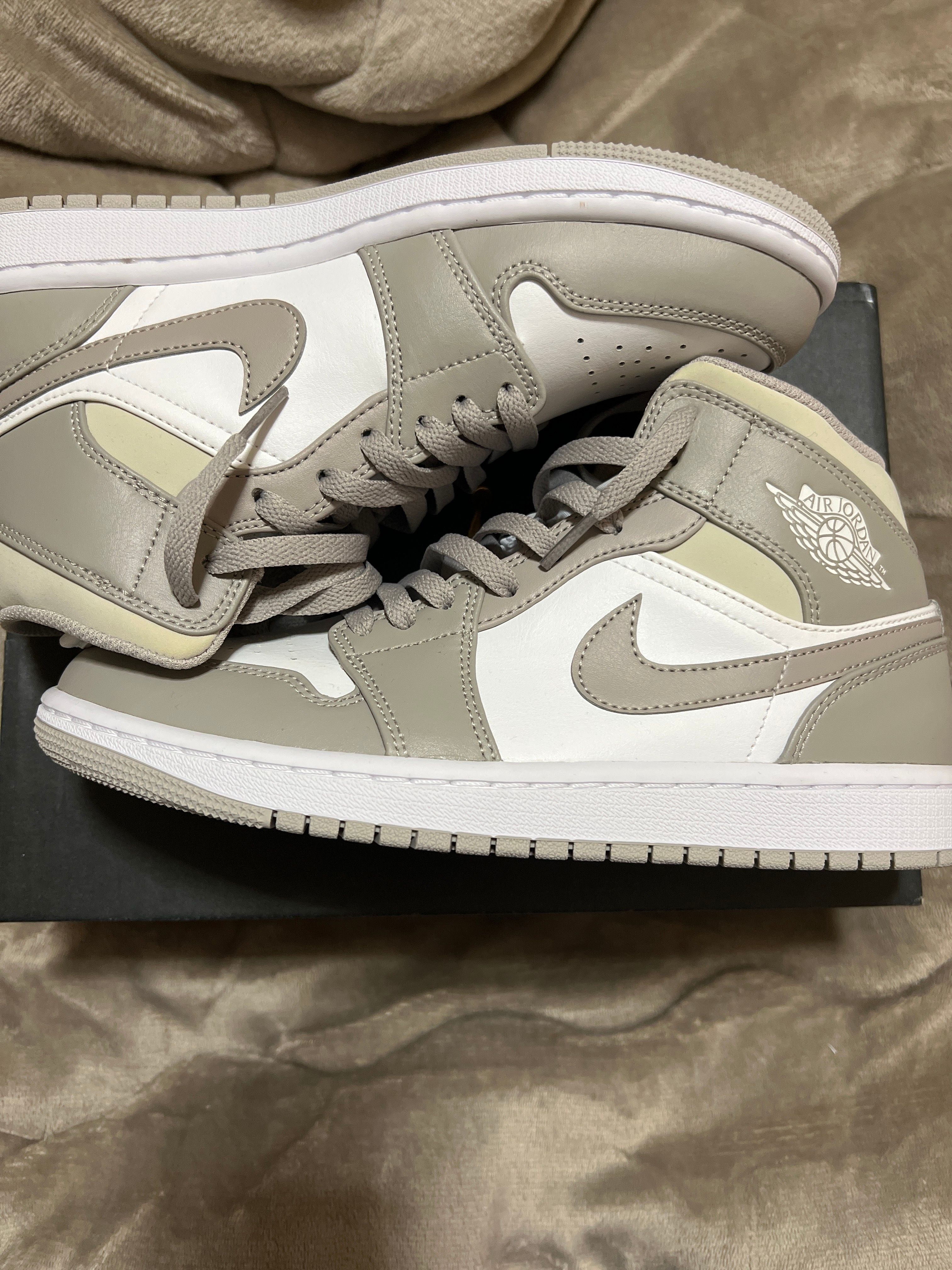 Nike Air Jordan 1 Mid "Linen"