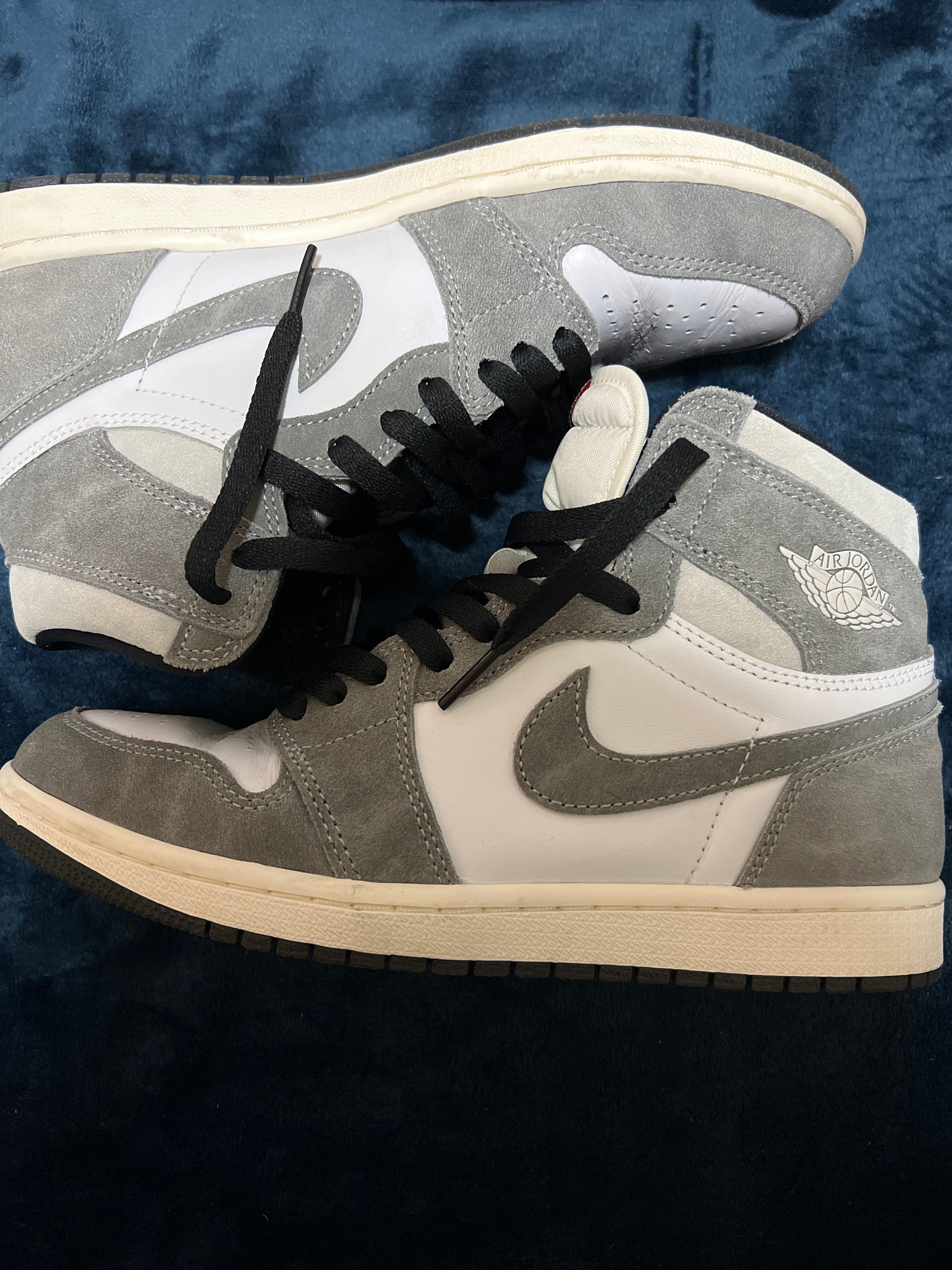 Nike Air Jordan 1 Retro High OG "Black and Smoke Grey"