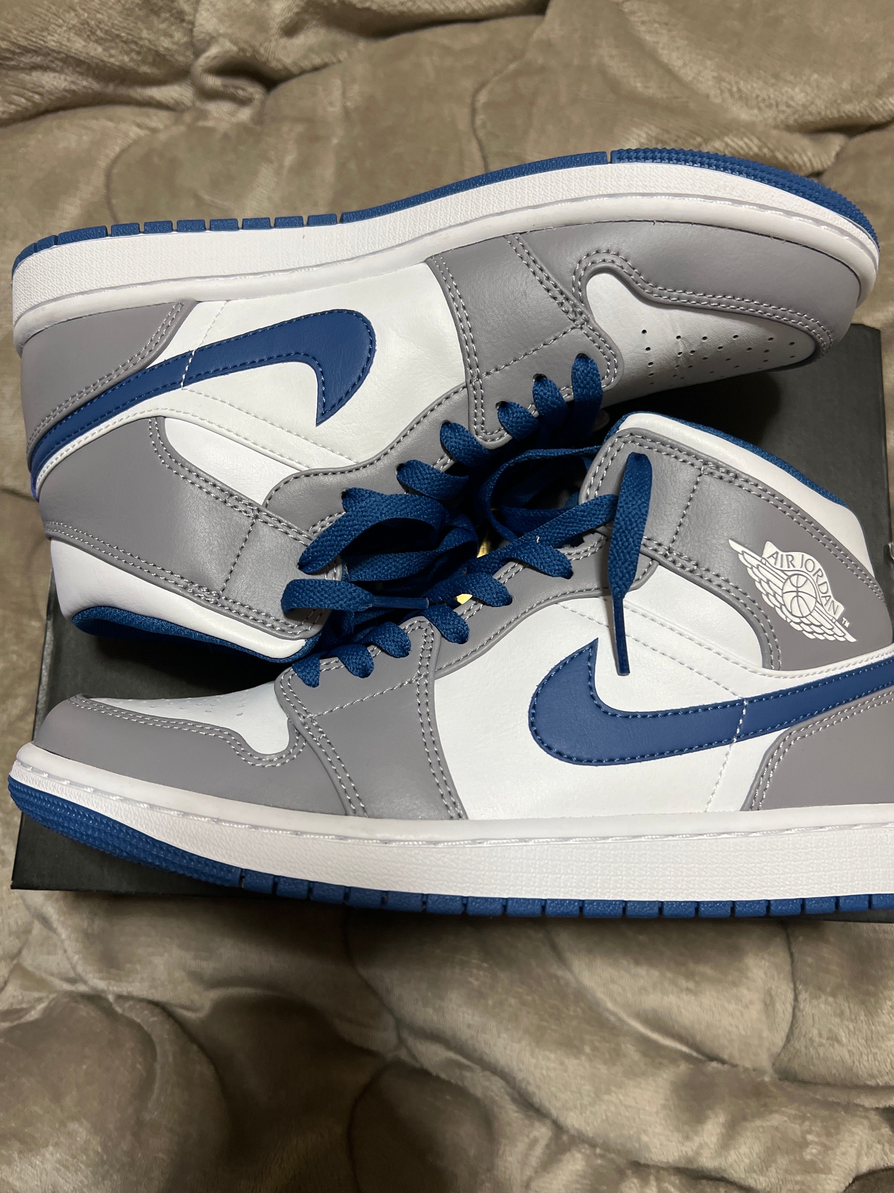 Nike Air Jordan 1 Mid "True Blue"