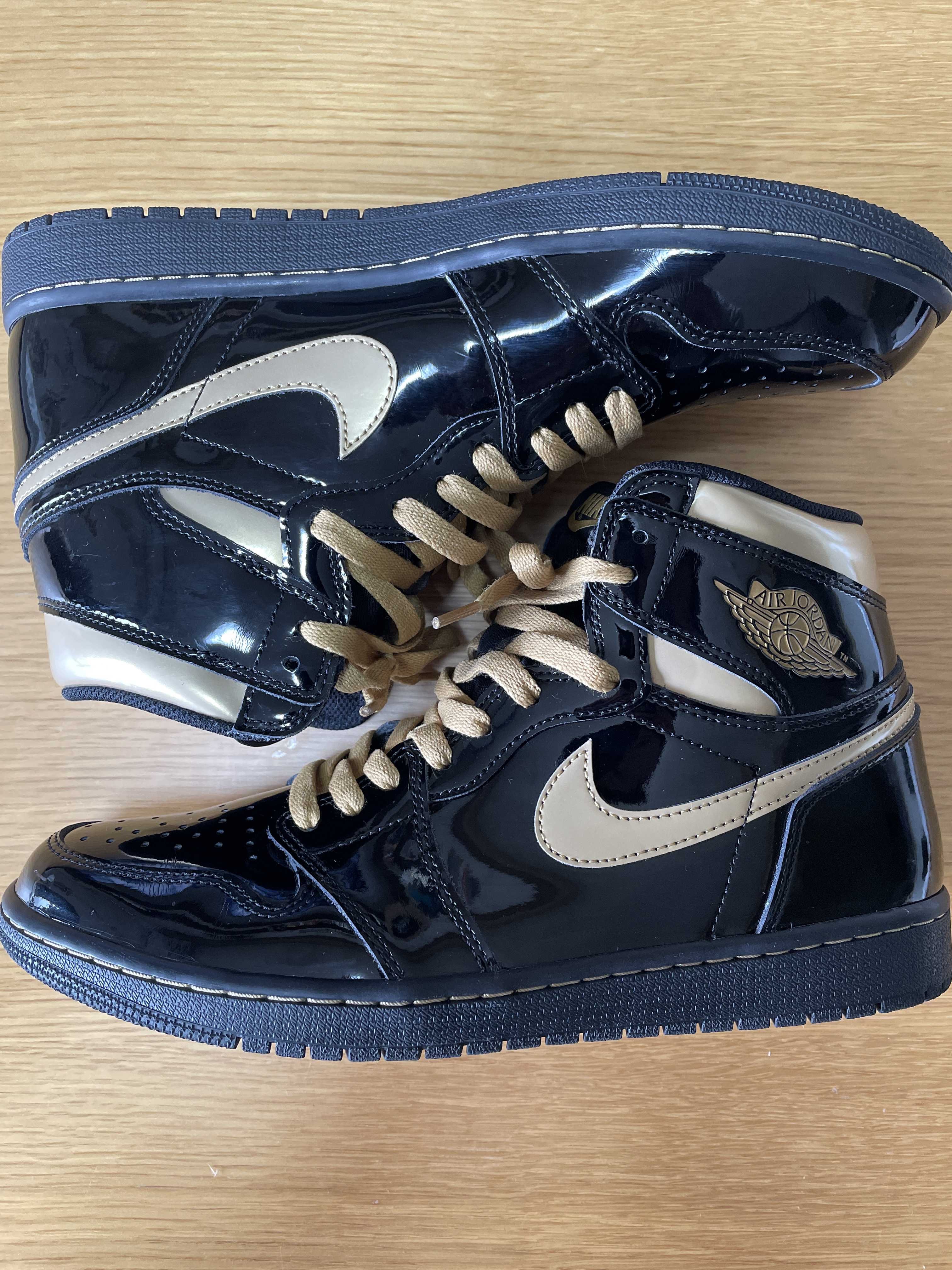 Nike Air Jordan 1 High OG "Black-Metalic Gold"