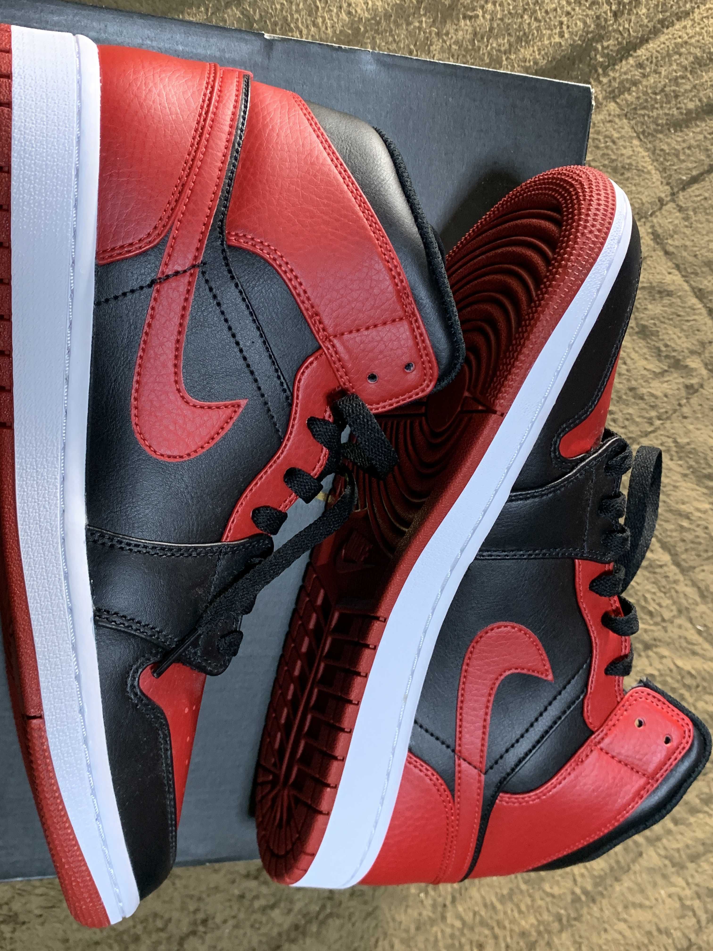 Nike Air Jordan 1 Mid "Bred"