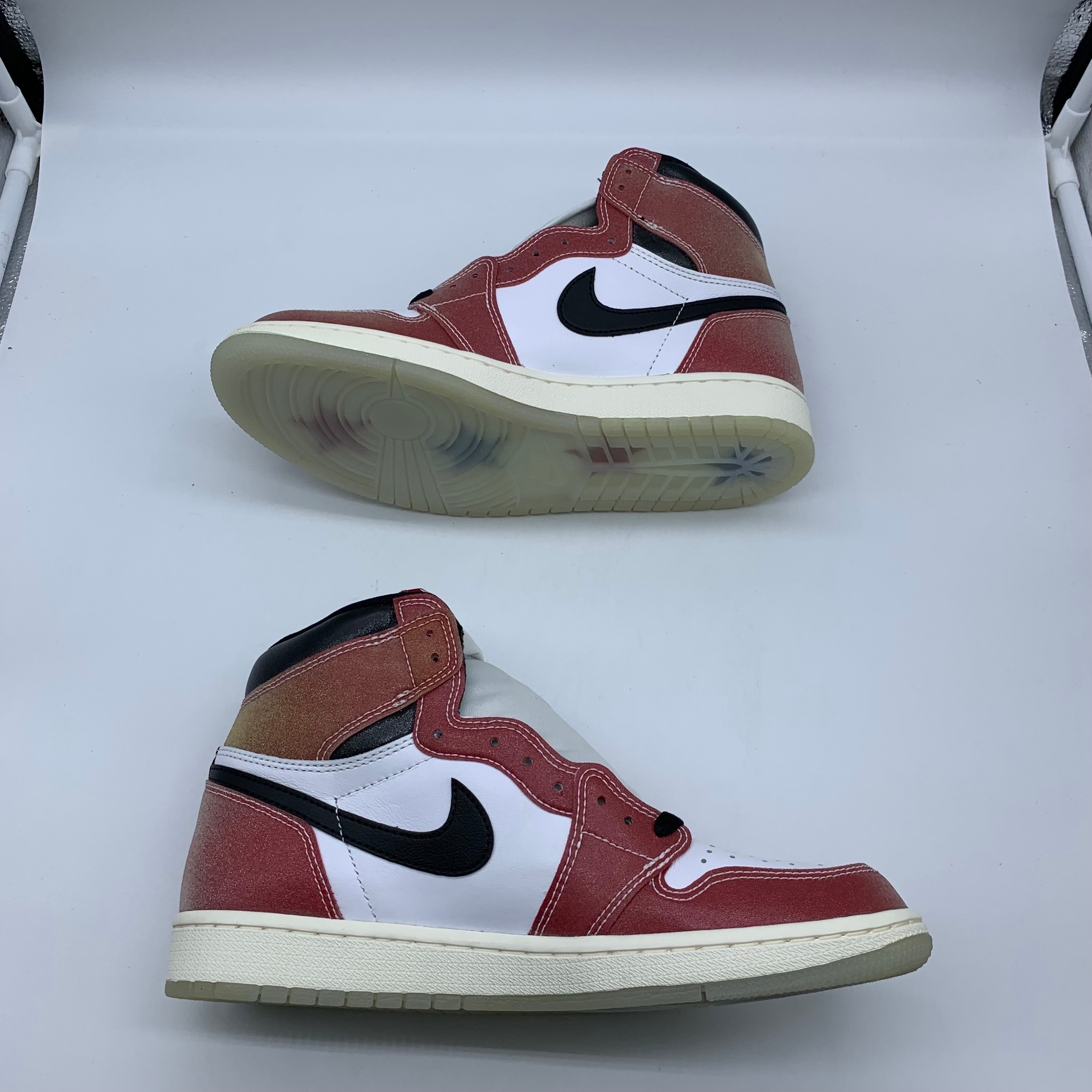Trophy Room × Nike Air Jordan 1 Retro High "Chicago" (Friends and Family) (Blue Laces)
