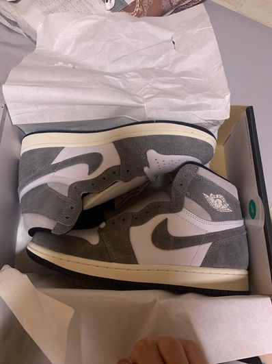 Nike Air Jordan 1 Retro High OG "Black and Smoke Grey"