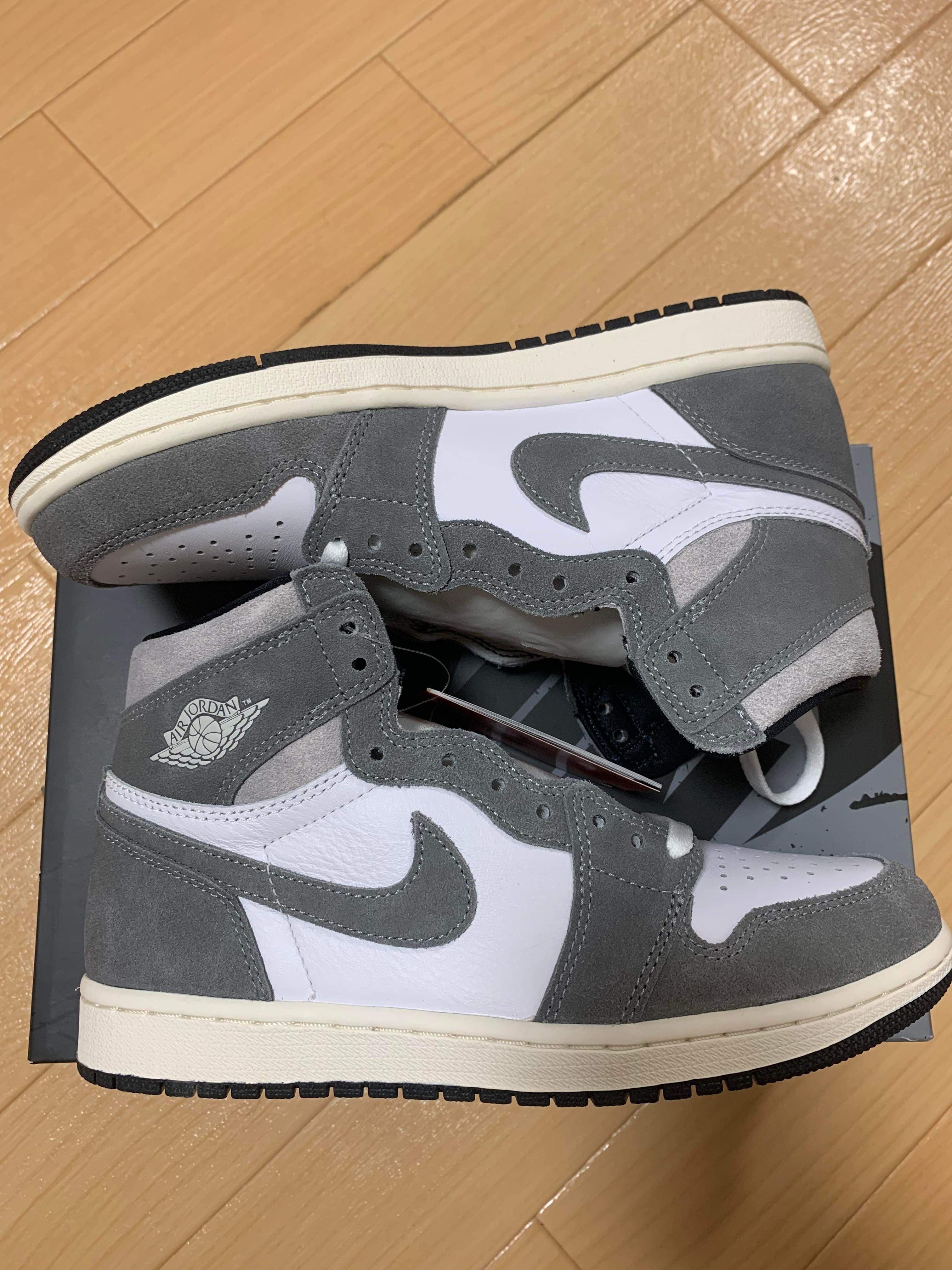 Nike Air Jordan 1 Retro High OG "Black and Smoke Grey"