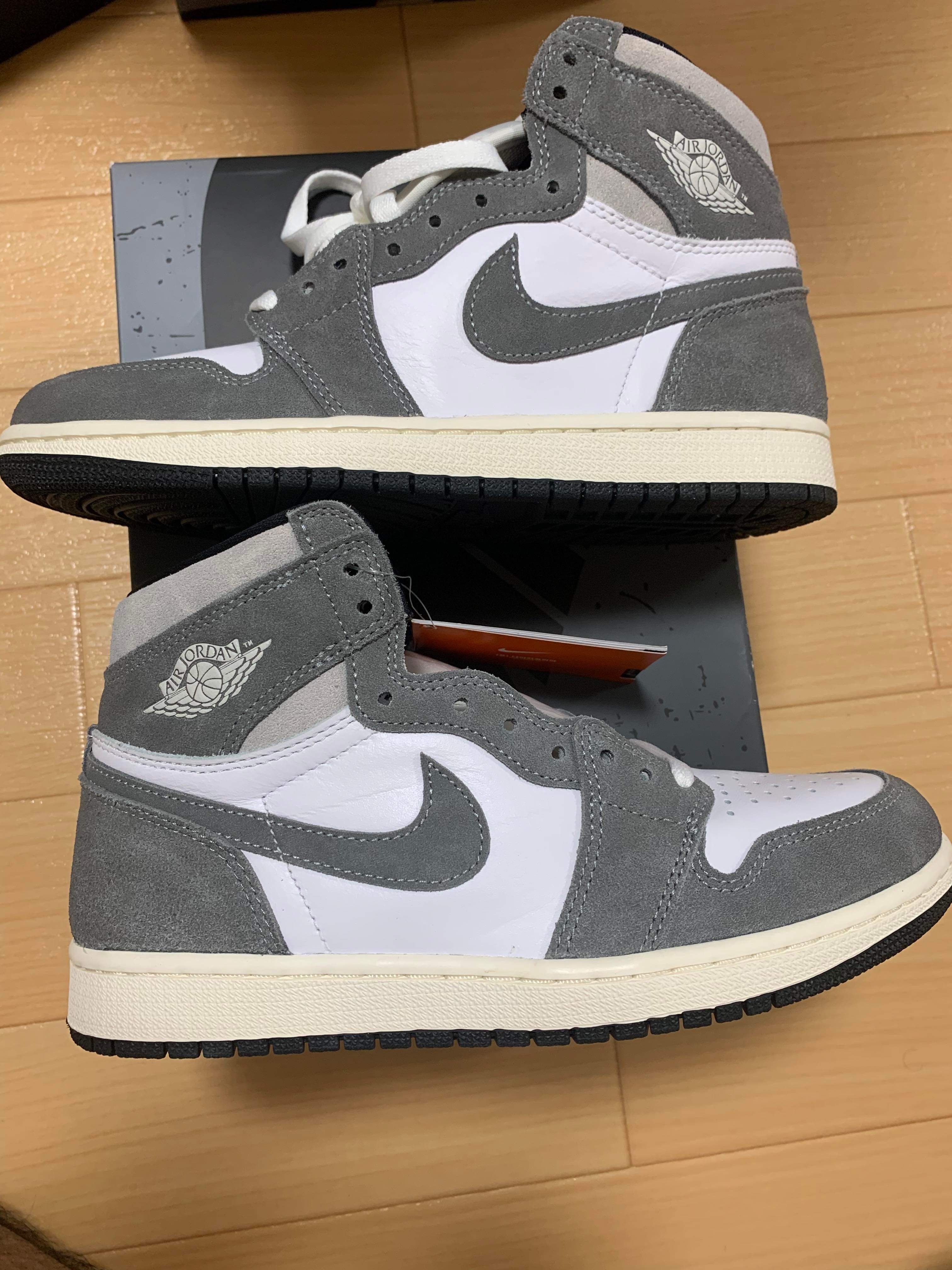 Nike Air Jordan 1 Retro High OG "Black and Smoke Grey"
